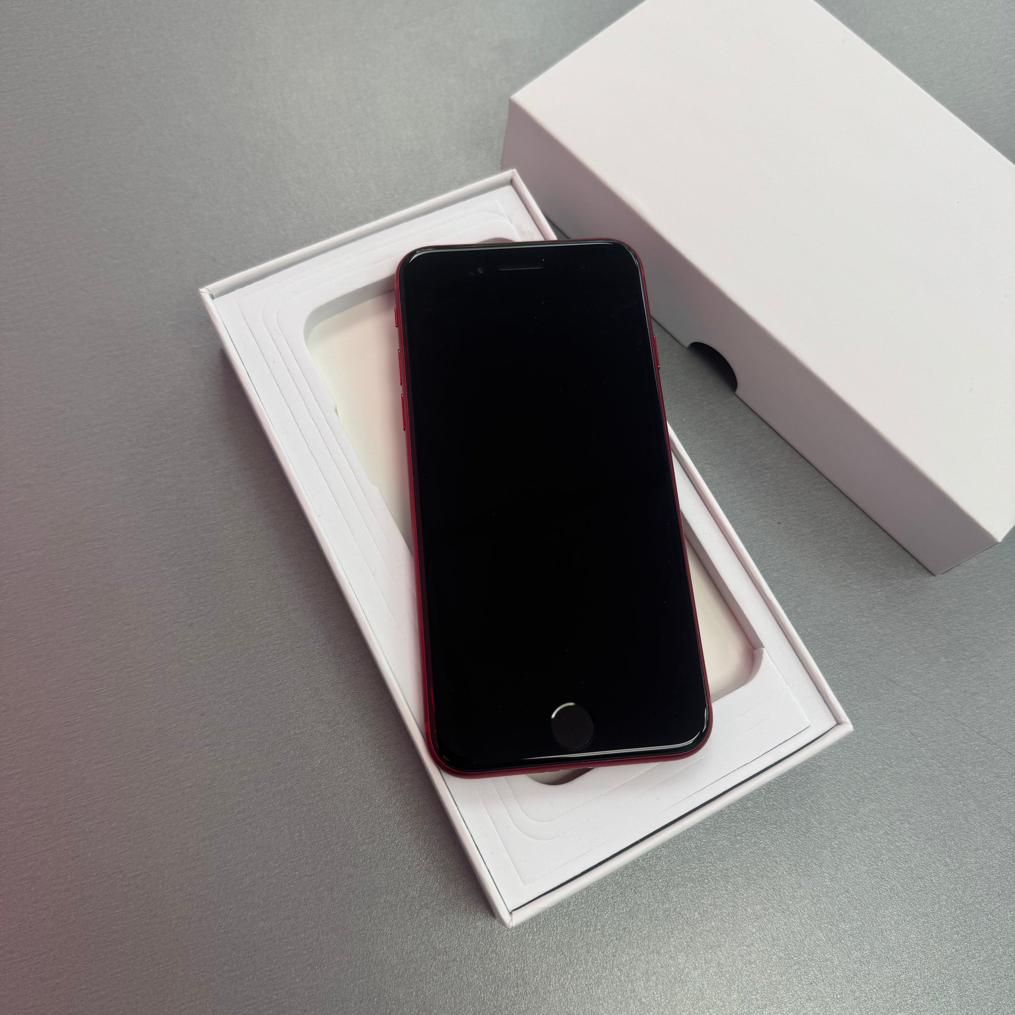 Apple iPhone SE 2020 128GB Red - 95% Batt Health Excellent