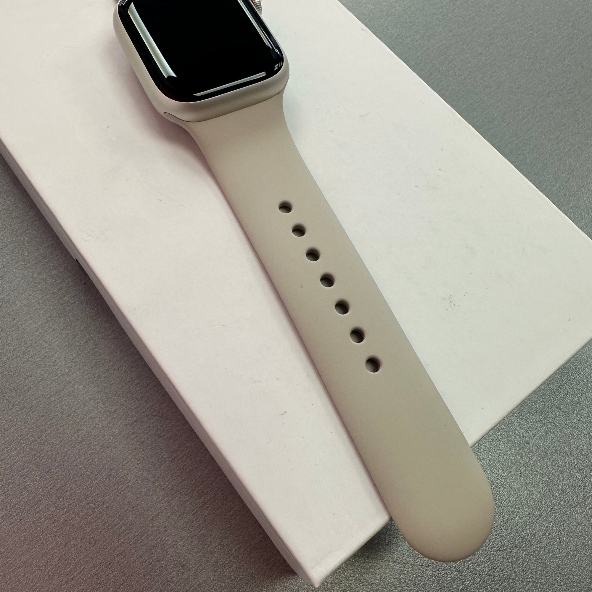 Apple Watch Series 8 41mm Starlight Aluminium &amp; Sports Band GPS + Cellular