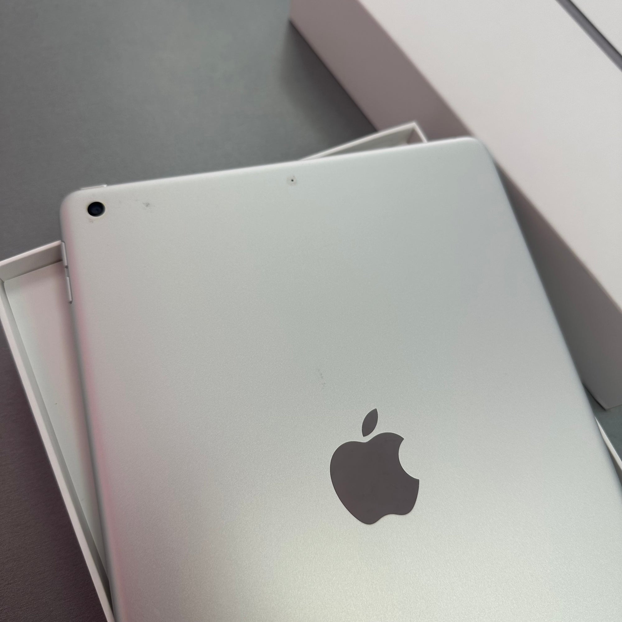 Apple iPad 8th Generation - 32GB Silver Wi-Fi