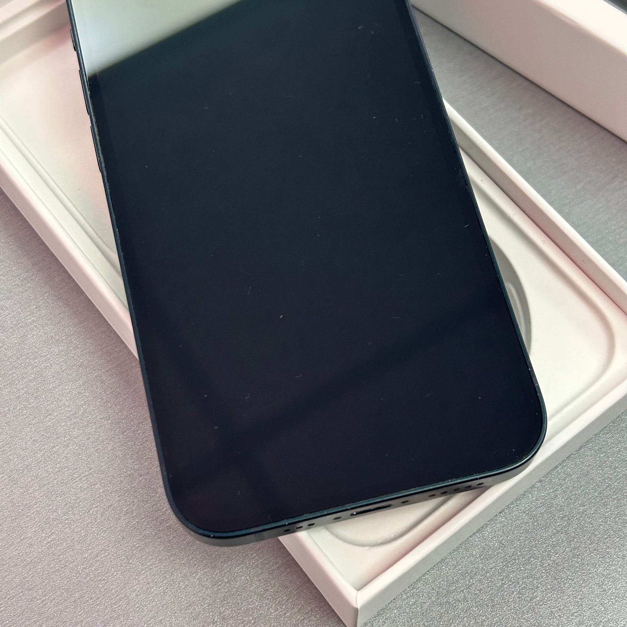 Apple iPhone 14 128GB Midnight - 87% Battery Health