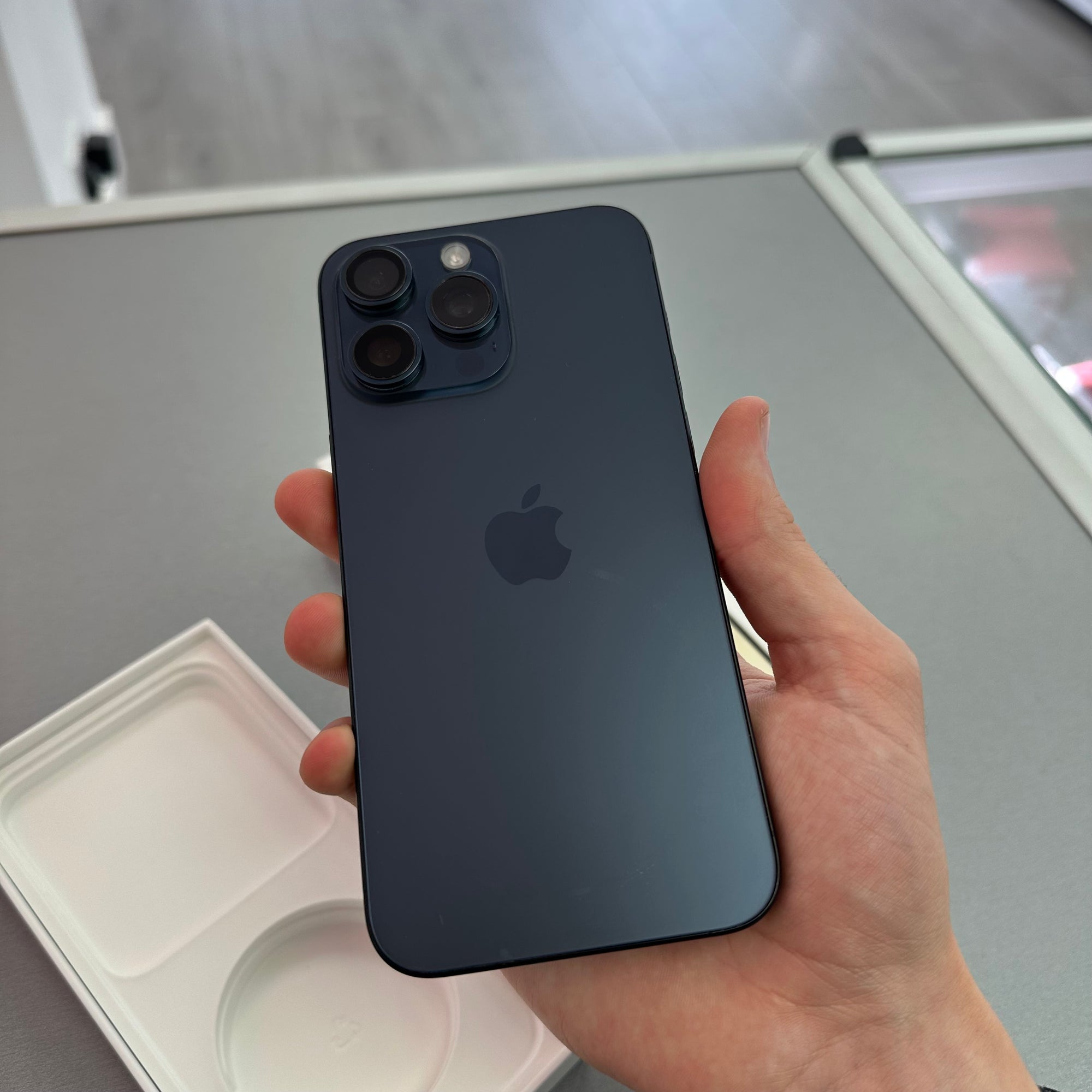 Apple iPhone 15 Pro Max 256GB Blue Titanium - 100% Battery Health