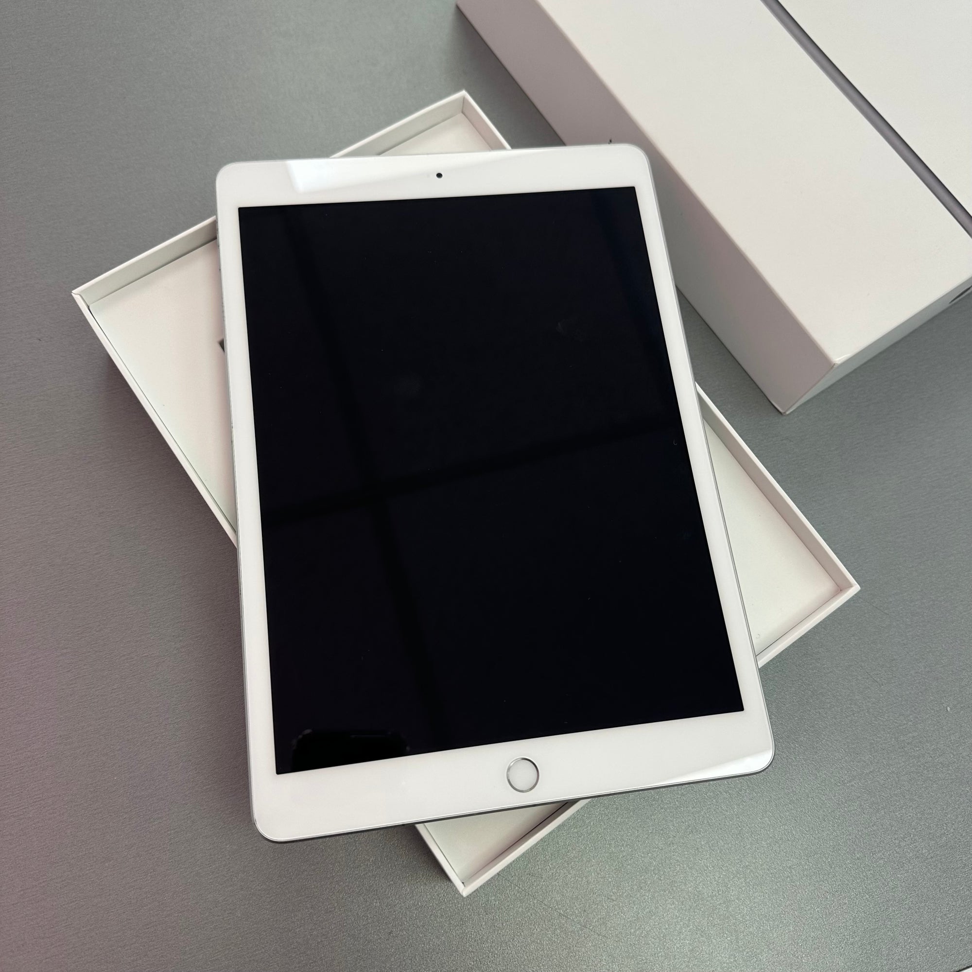 Apple iPad 8th Generation - 32GB Silver Wi-Fi