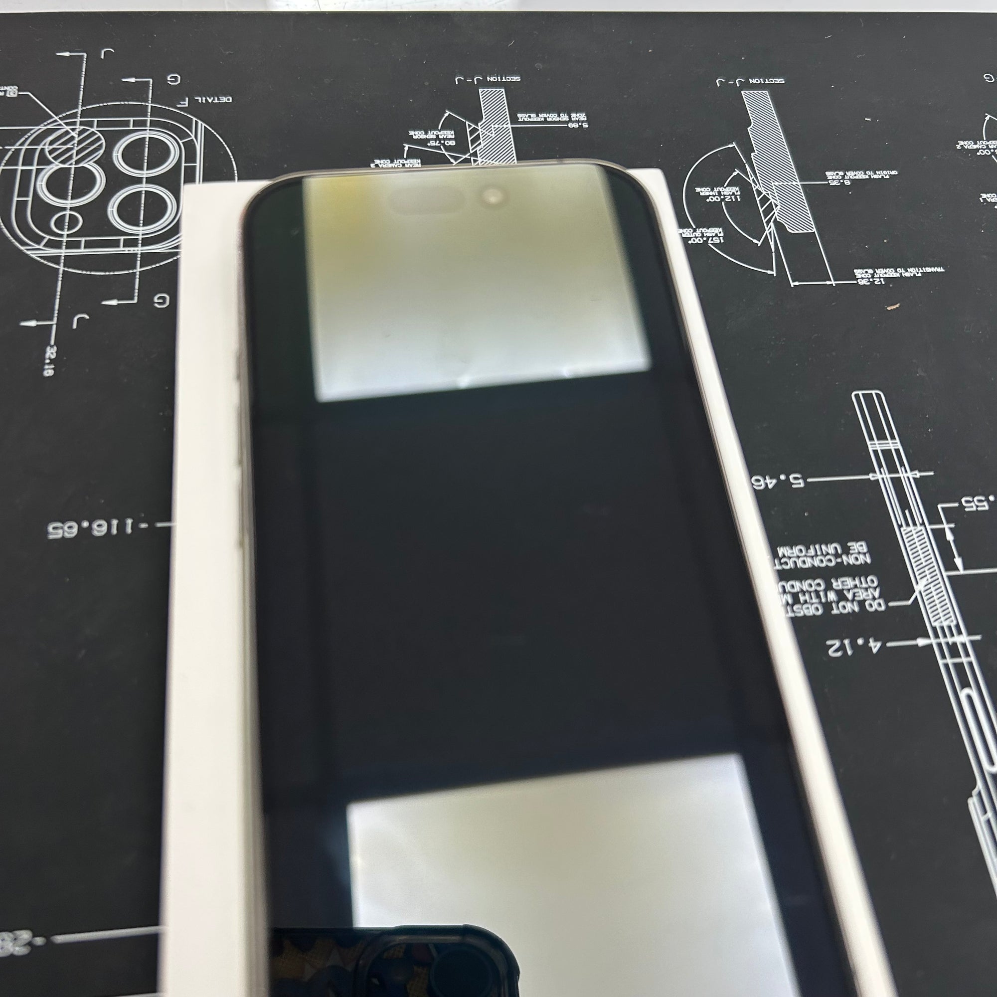 Apple iPhone 15 Pro 128GB - Natural Titanium - 100% Battery Health