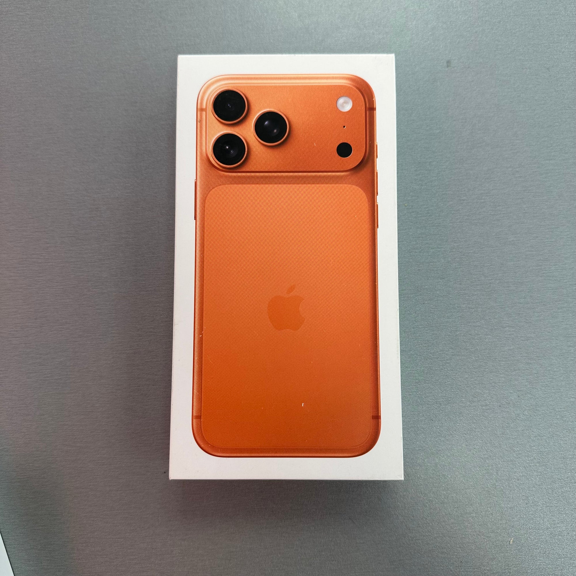 Apple iPhone 17 Pro Max 256GB Cosmic Orange - 100% Battery Health