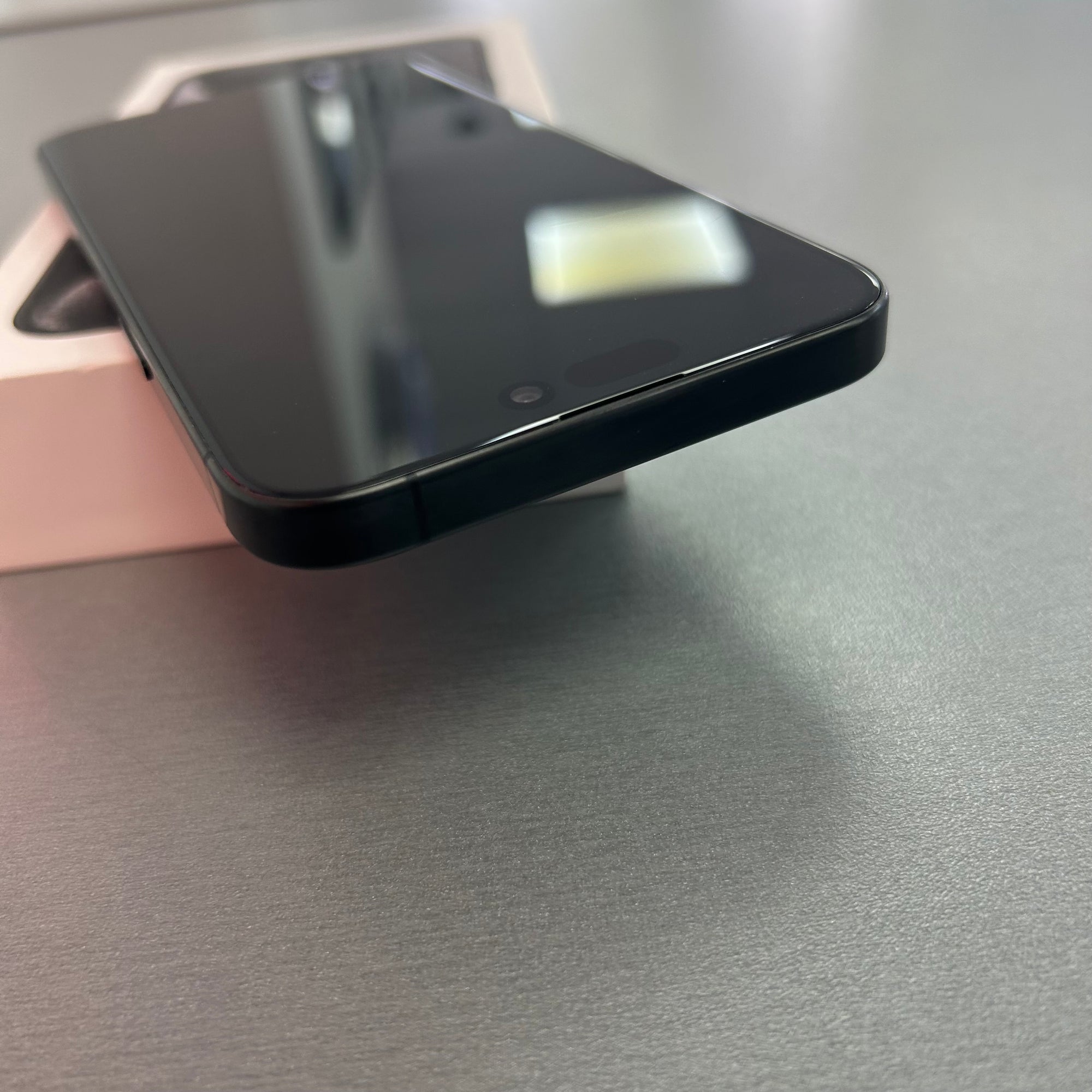 Apple iPhone 15 Pro Max 256GB Black Titanium - 100% Battery Health