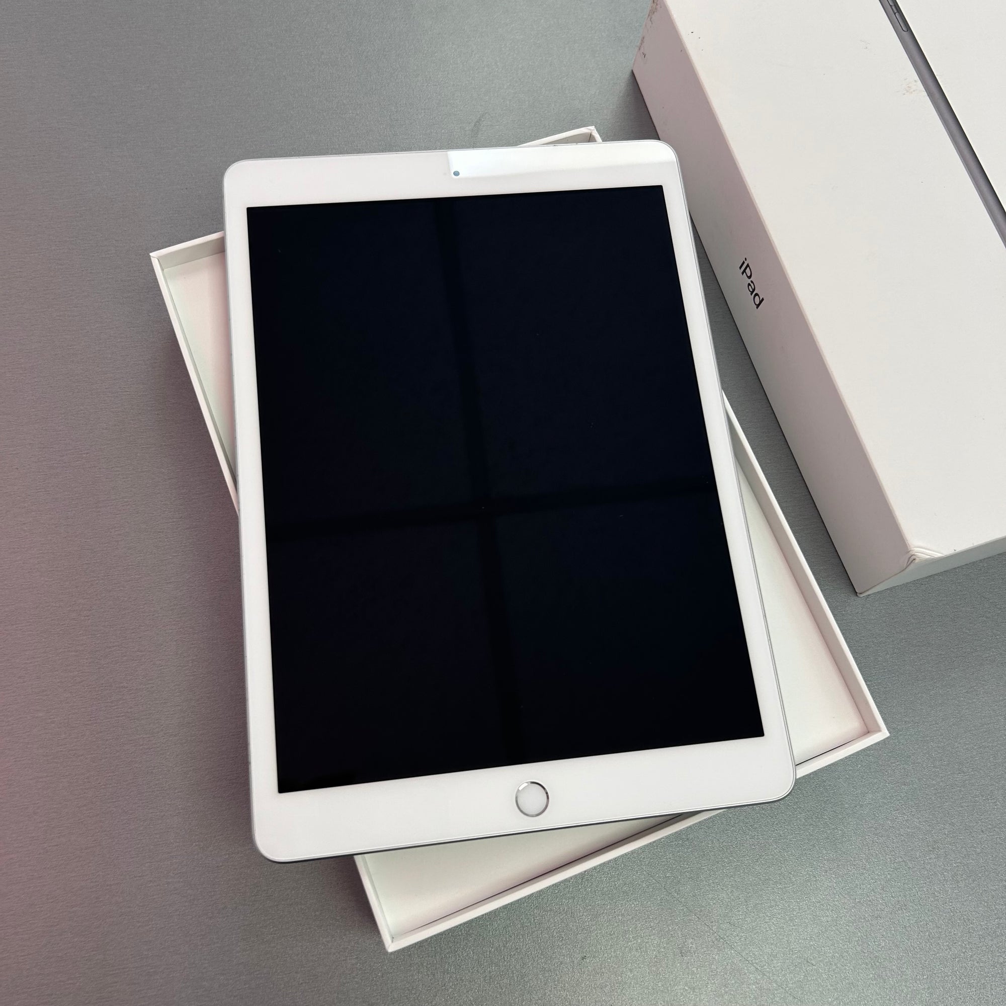 Apple iPad 8th Generation - 32GB Silver Wi-Fi Edition