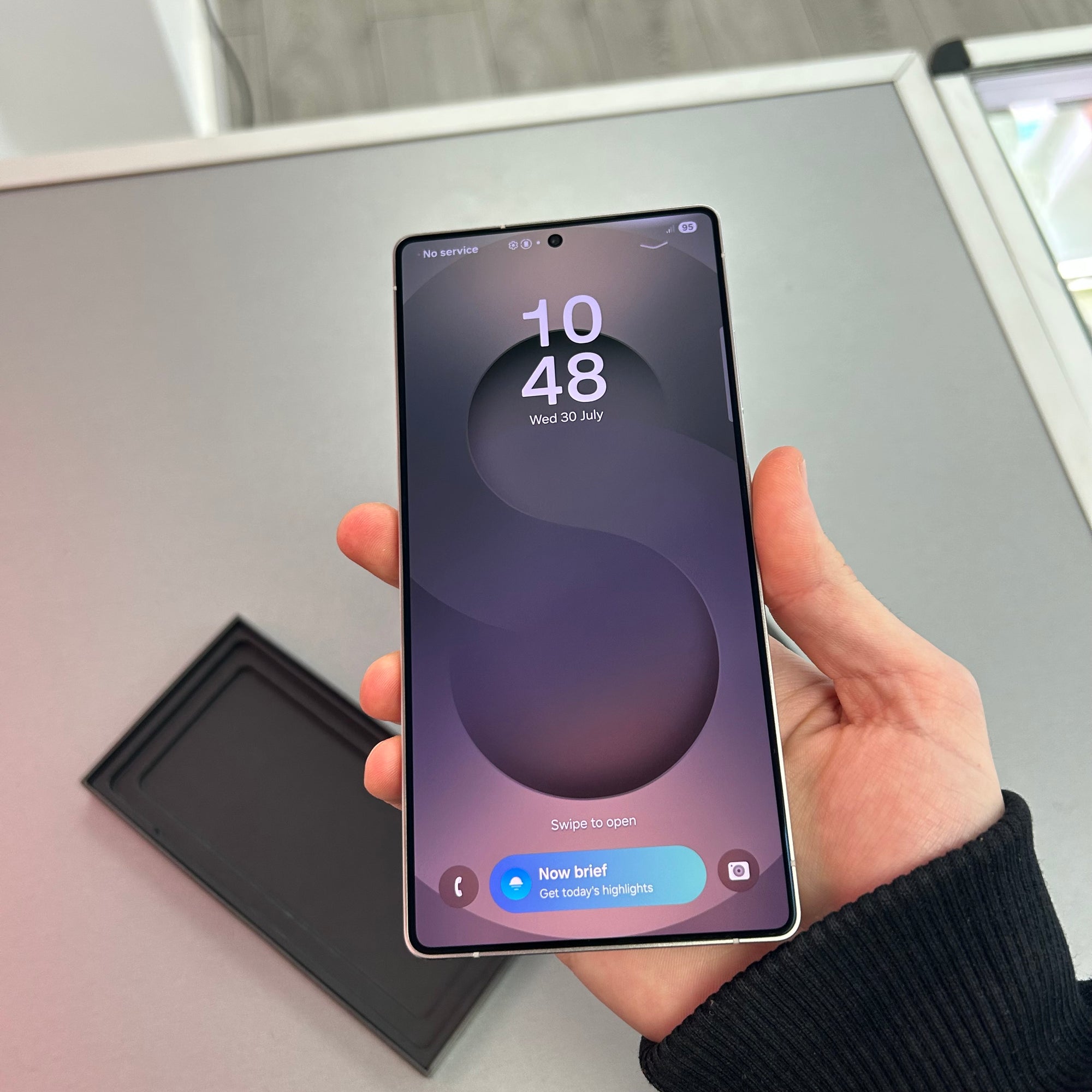 Samsung Galaxy S25 Ultra 256GB Titanium White Silver - Like New shop display