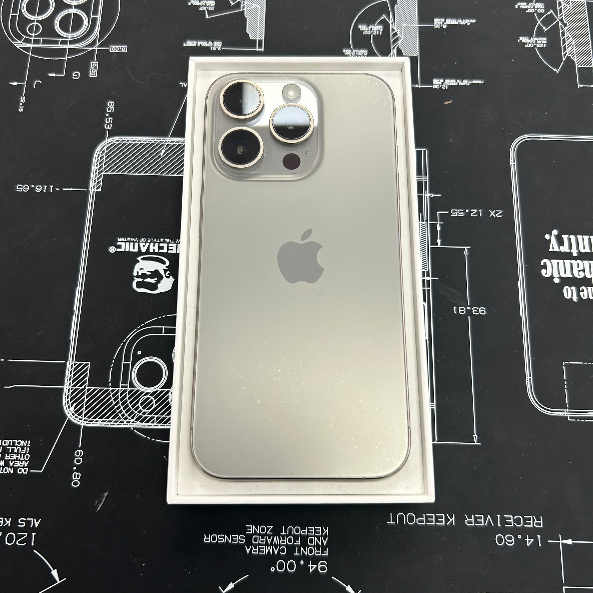 Apple iPhone 15 Pro 128GB - Natural Titanium - 100% Battery Health