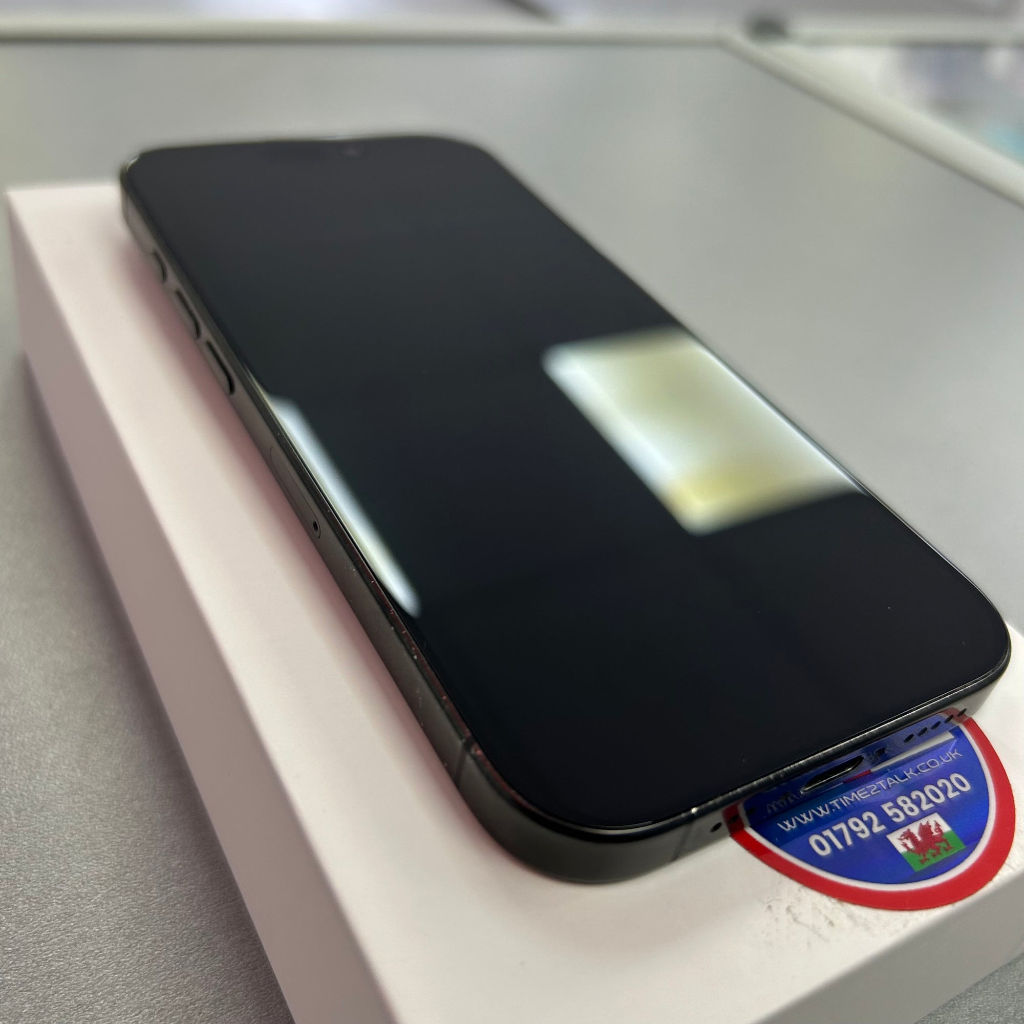 Apple iPhone 16 Pro Black Titanium 128GB - Original 100% Battery Health