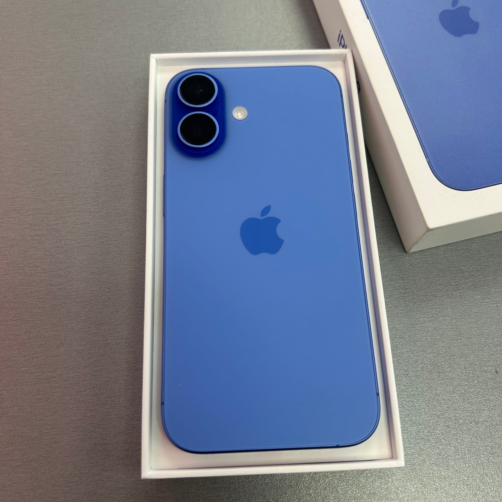 Apple iPhone 16 128GB Ultramarine - 89% Battery Health