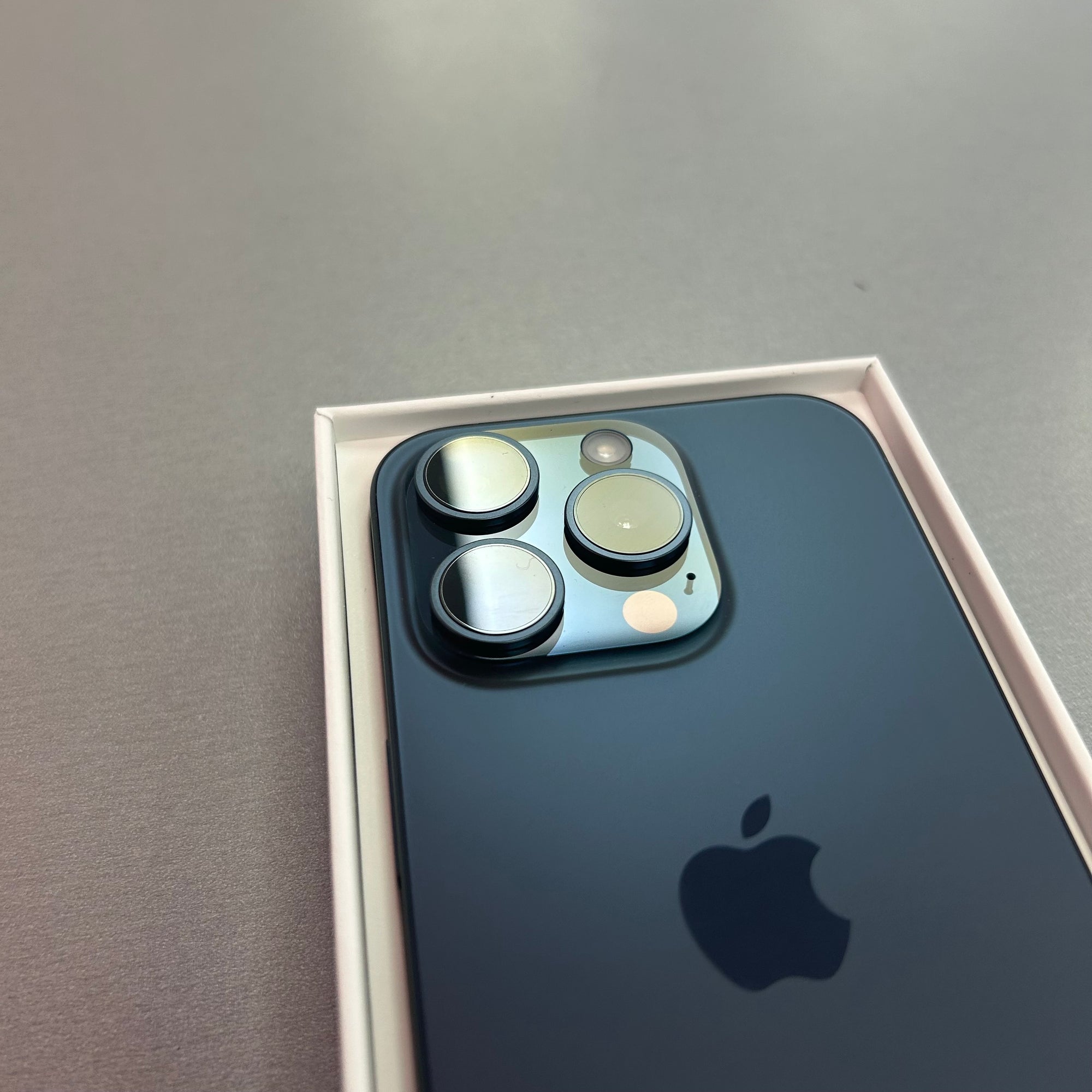 Apple iPhone 15 Pro 128GB - Blue Titanium - 100% Battery Health