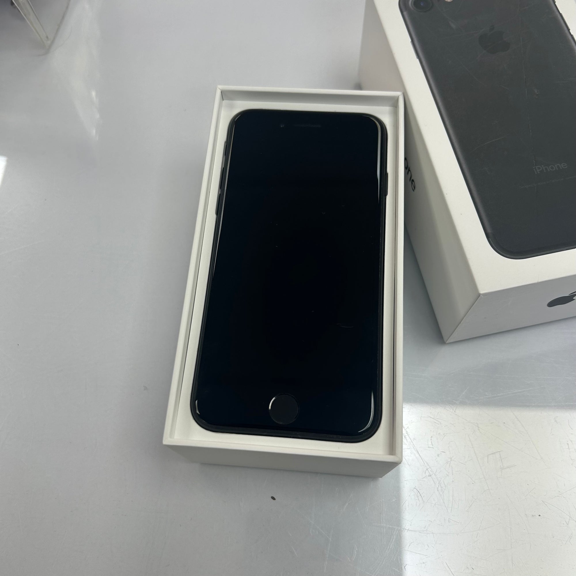 Apple iPhone SE 2020 128GB Black - 100% Battery Health