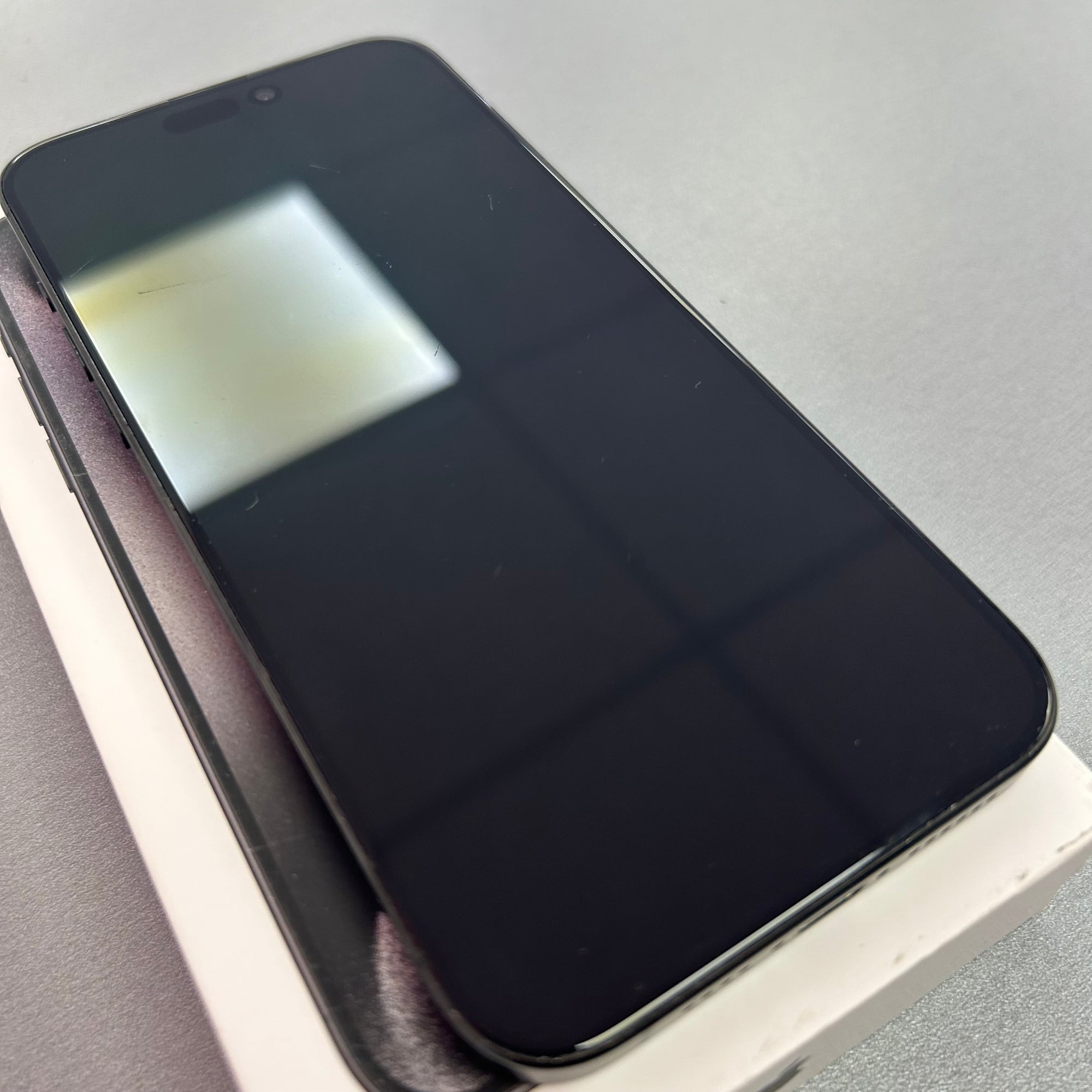 Apple iPhone 15 Pro Max 256GB Black Titanium - 100% Battery Health