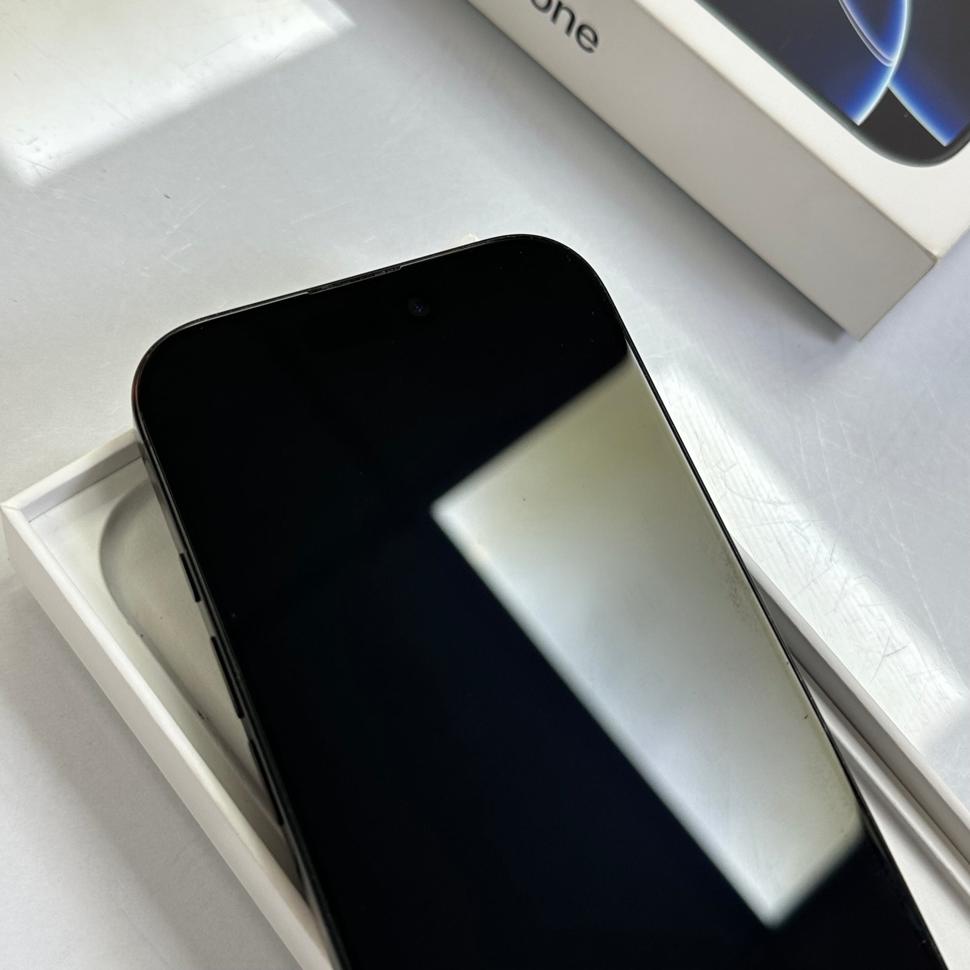 Apple iPhone 16 Pro Black Titanium 128GB - Original 91% Battery Health