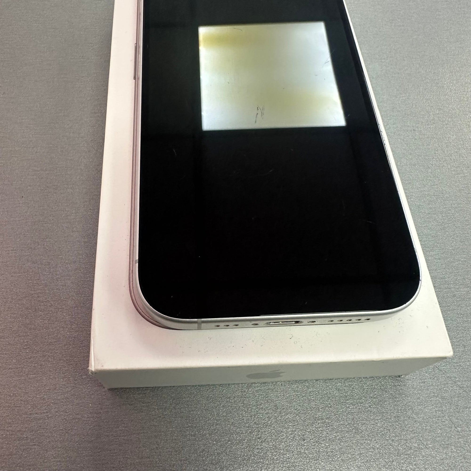Apple iPhone 16 128GB white 94% Battery Health