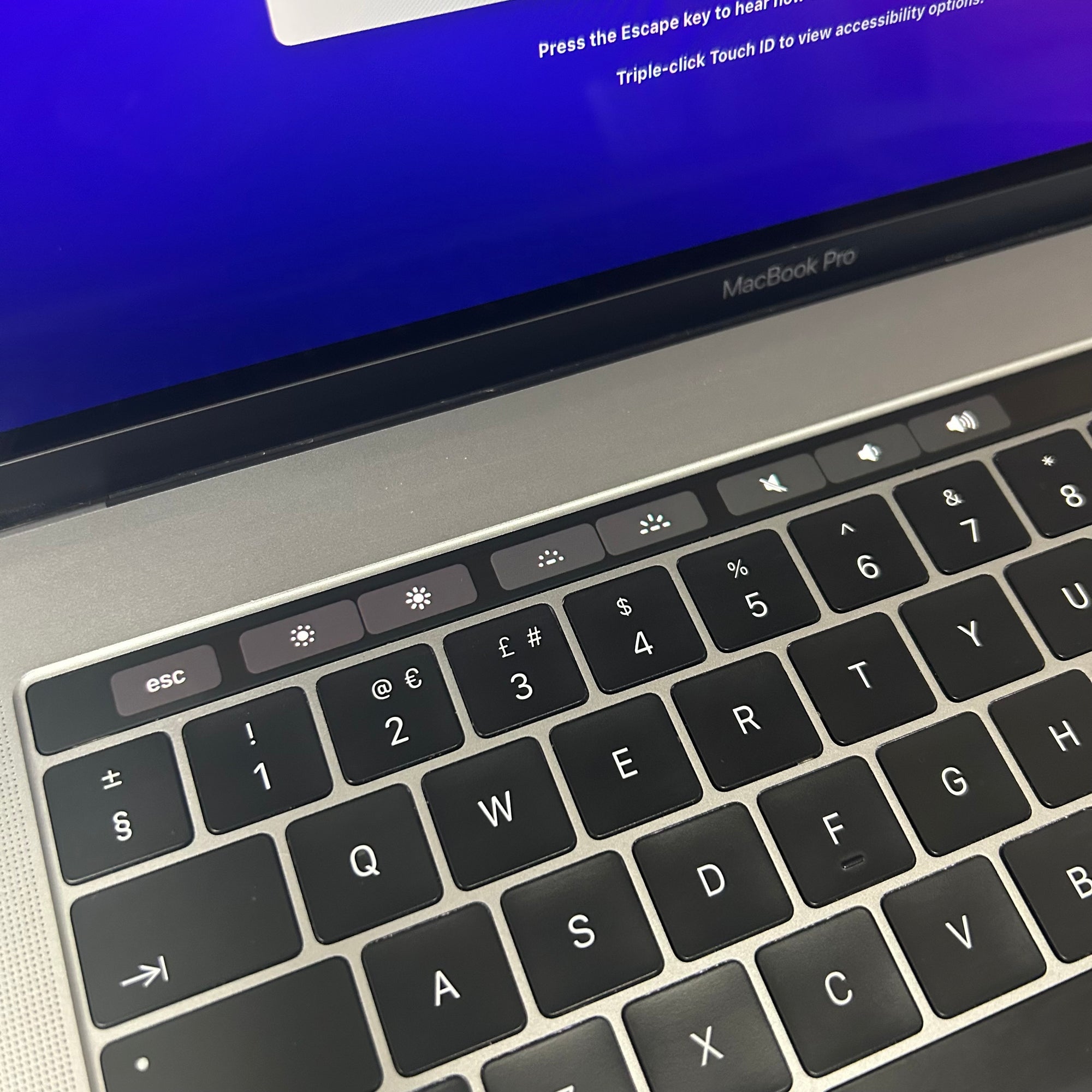 Apple Macbook Pro 15 inch 2016 - i7 2.9GHz, 16GB RAM, 1TB SSD and Brand New Battery