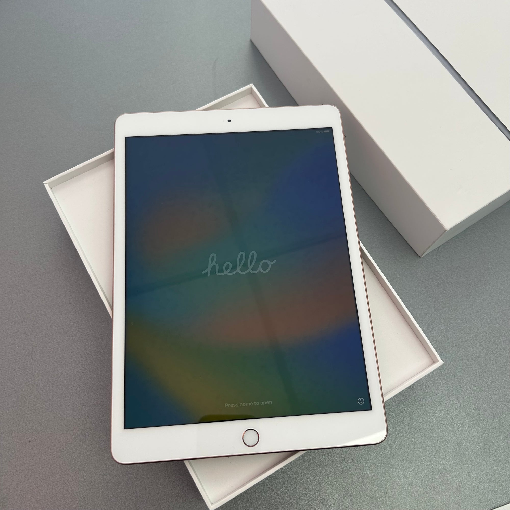 Apple iPad 8th Generation - 32GB Rose Gold Wi-Fi with Keyboard