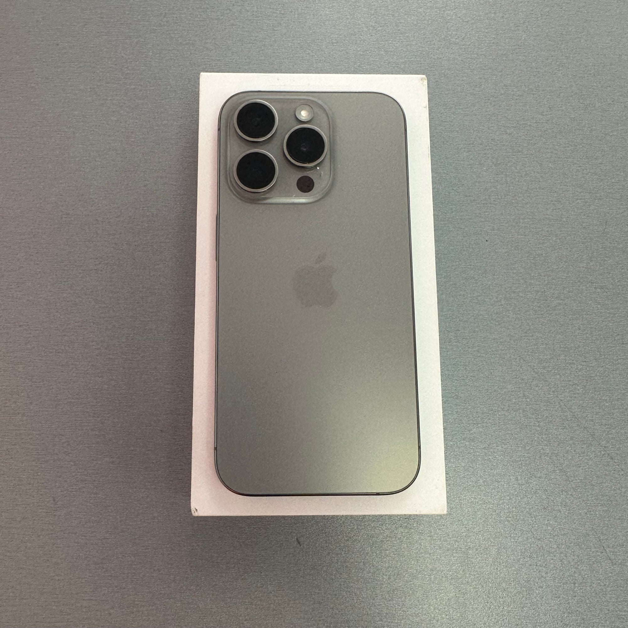 Apple iPhone 15 Pro 128GB Natural Titanium - 100% Battery Health