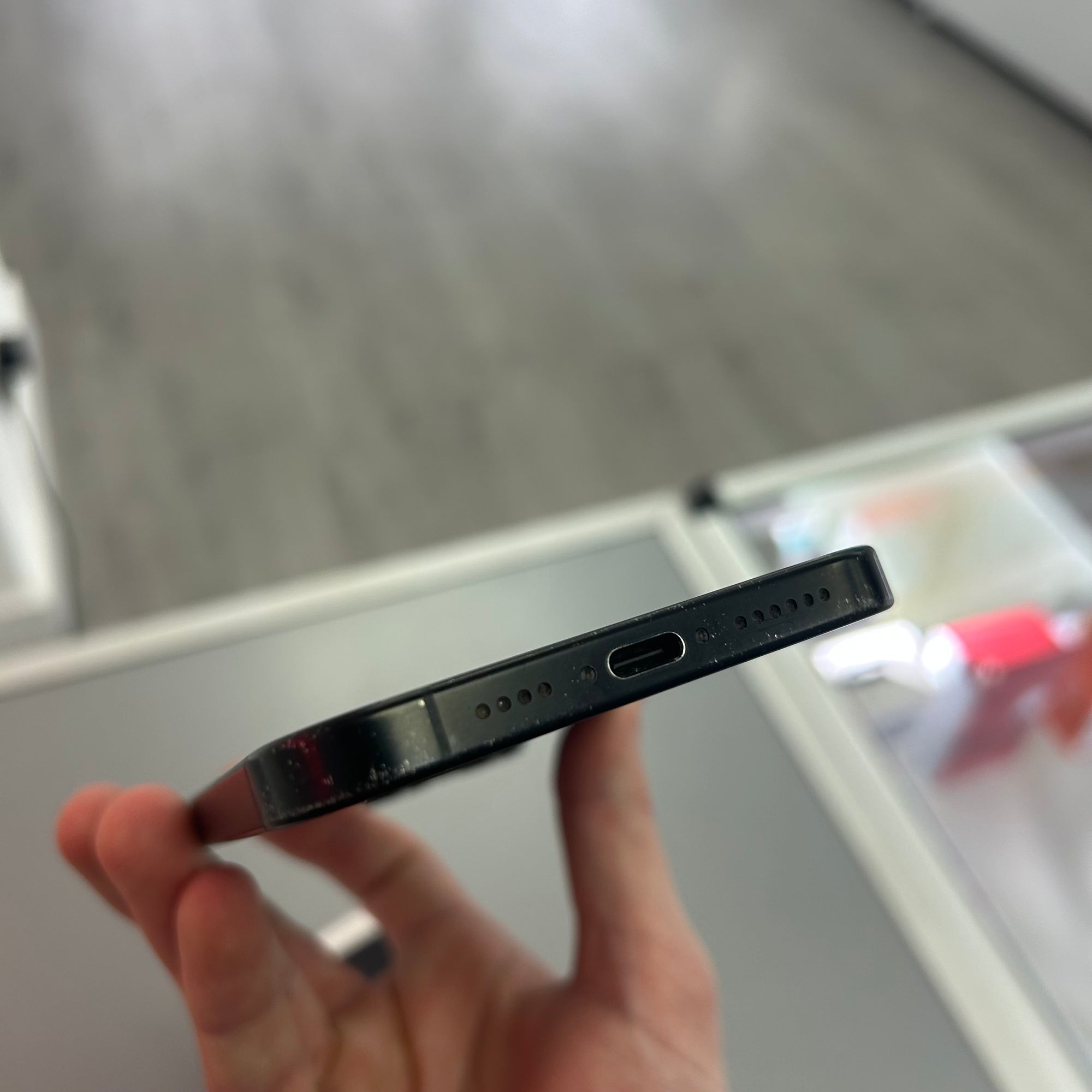 Apple iPhone 16 Pro Max 256GB Black Titanium - 94% Battery Health