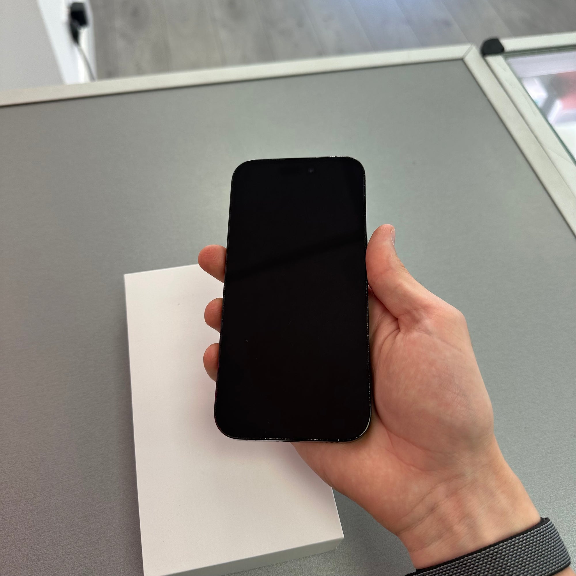 Apple iPhone 14 Pro - Space Black 256GB &amp; 100% Battery Health