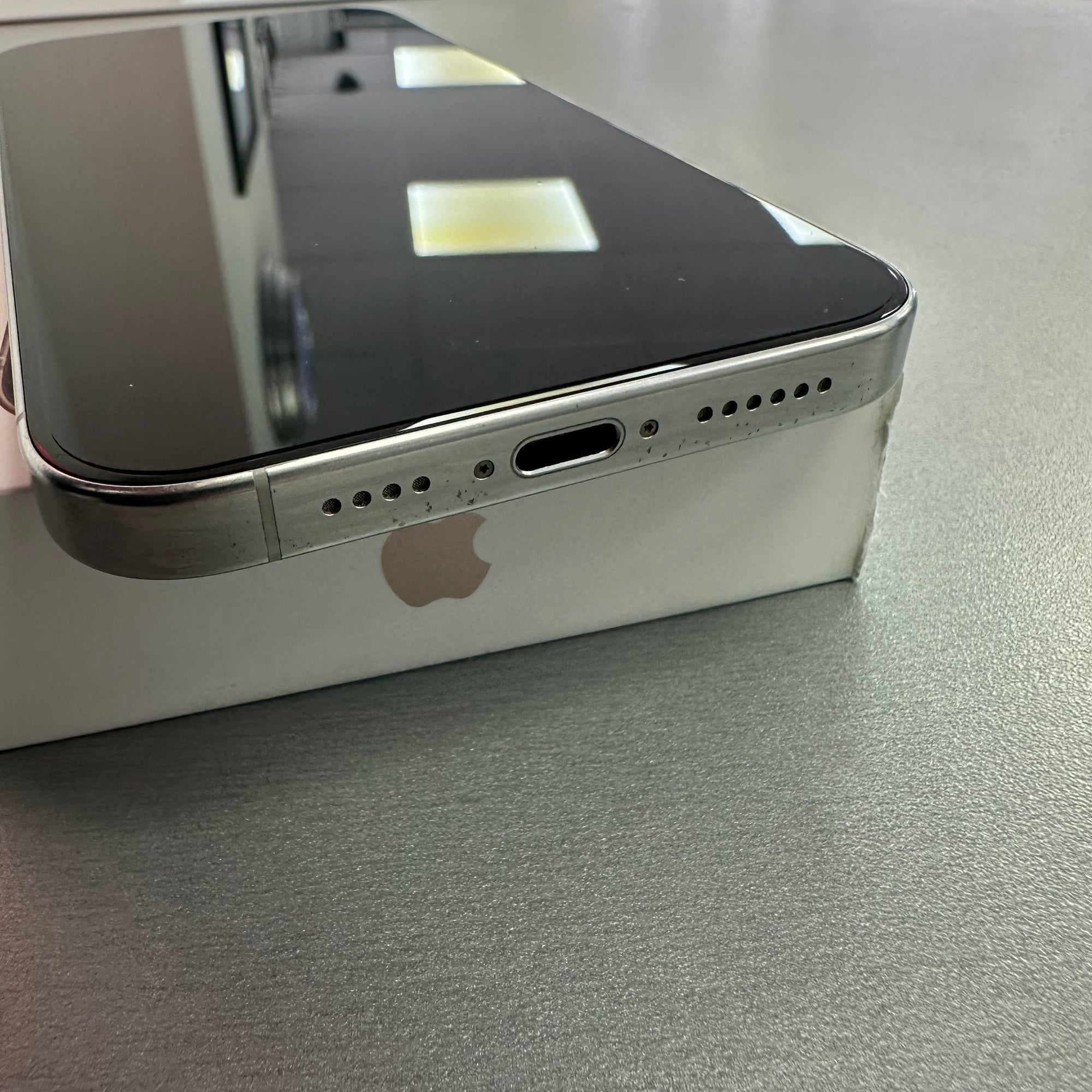 Apple iPhone 16 Pro Max 256GB White Titanium - 91% Battery Health
