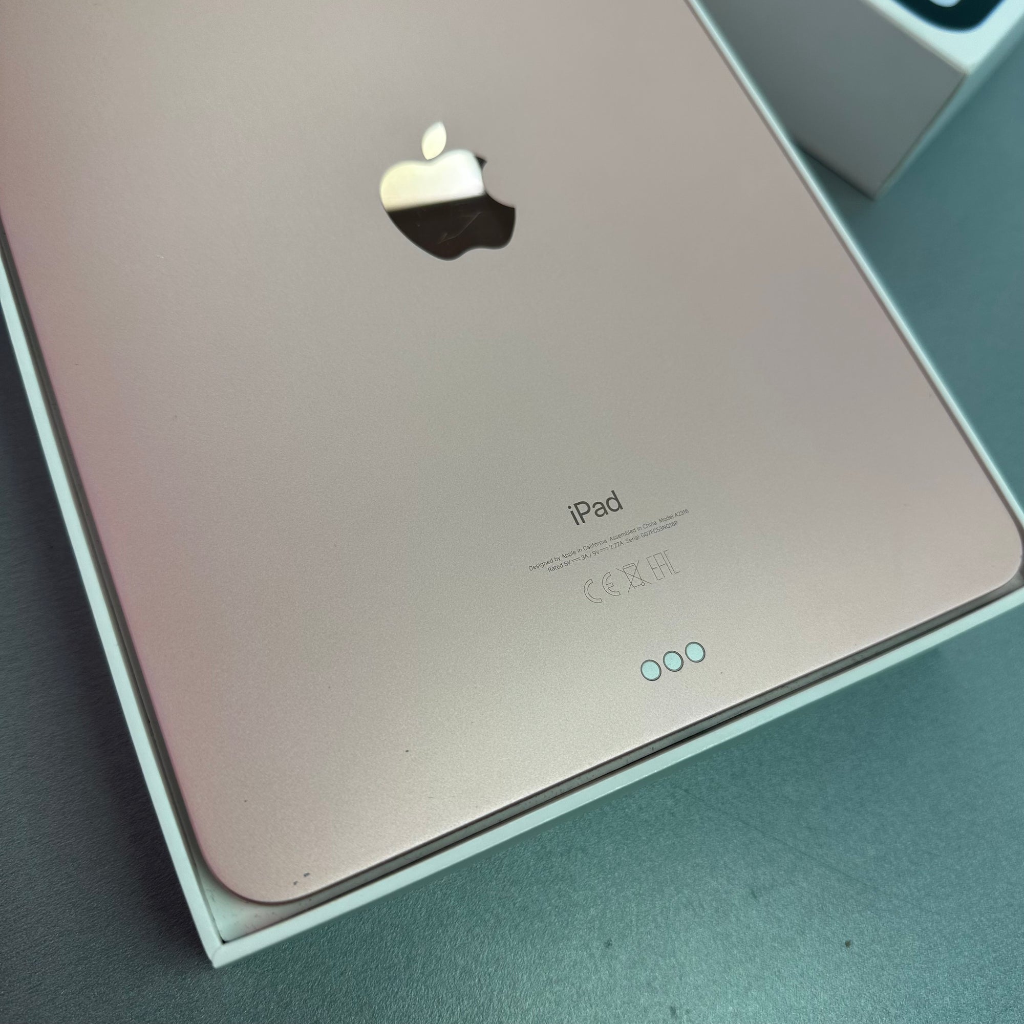 Apple iPad Air (4th Generation) Rose Gold 128GB Wi-Fi Only
