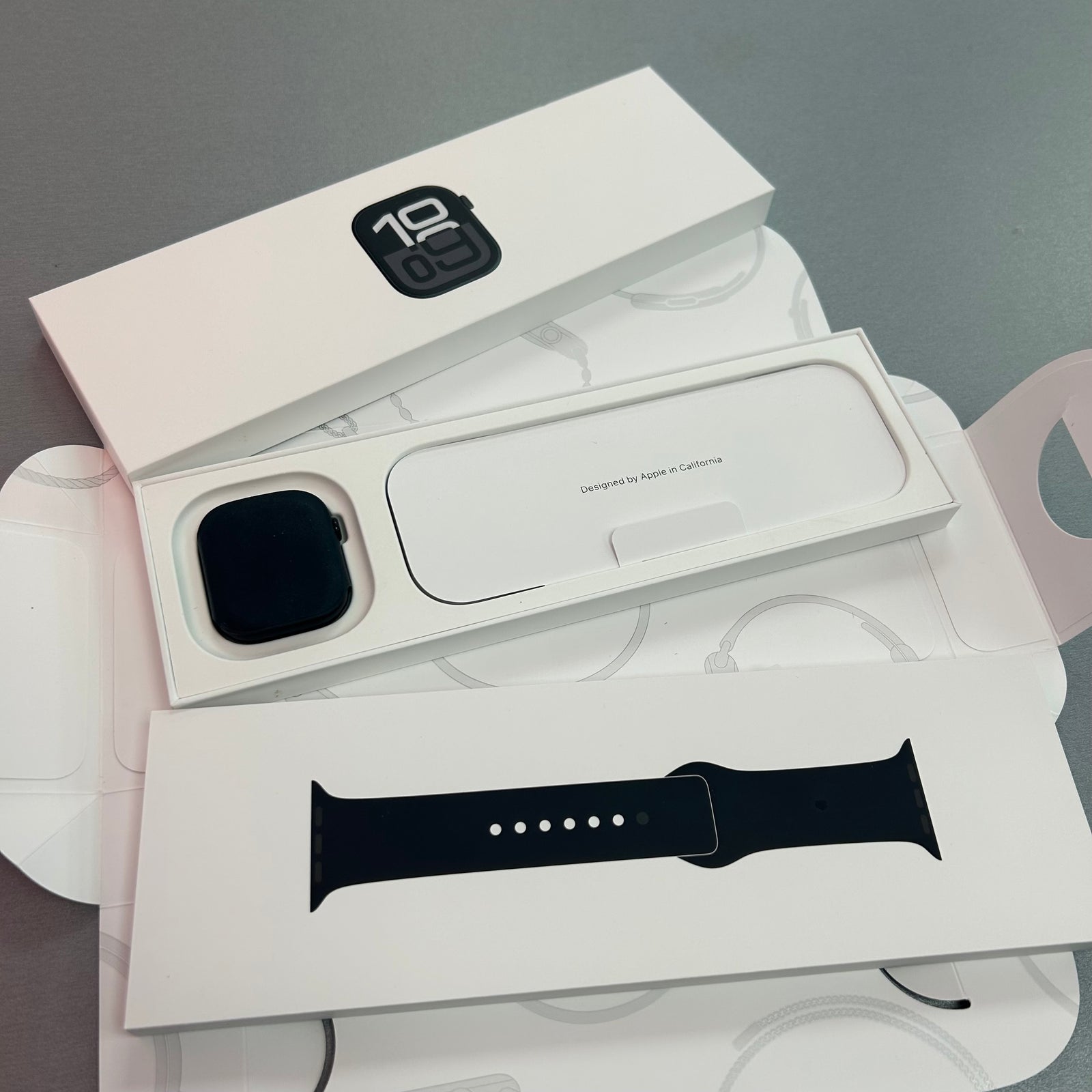 Apple Watch Series 10, 42mm GPS - Jet Black Aluminium Case with Black Sports Band