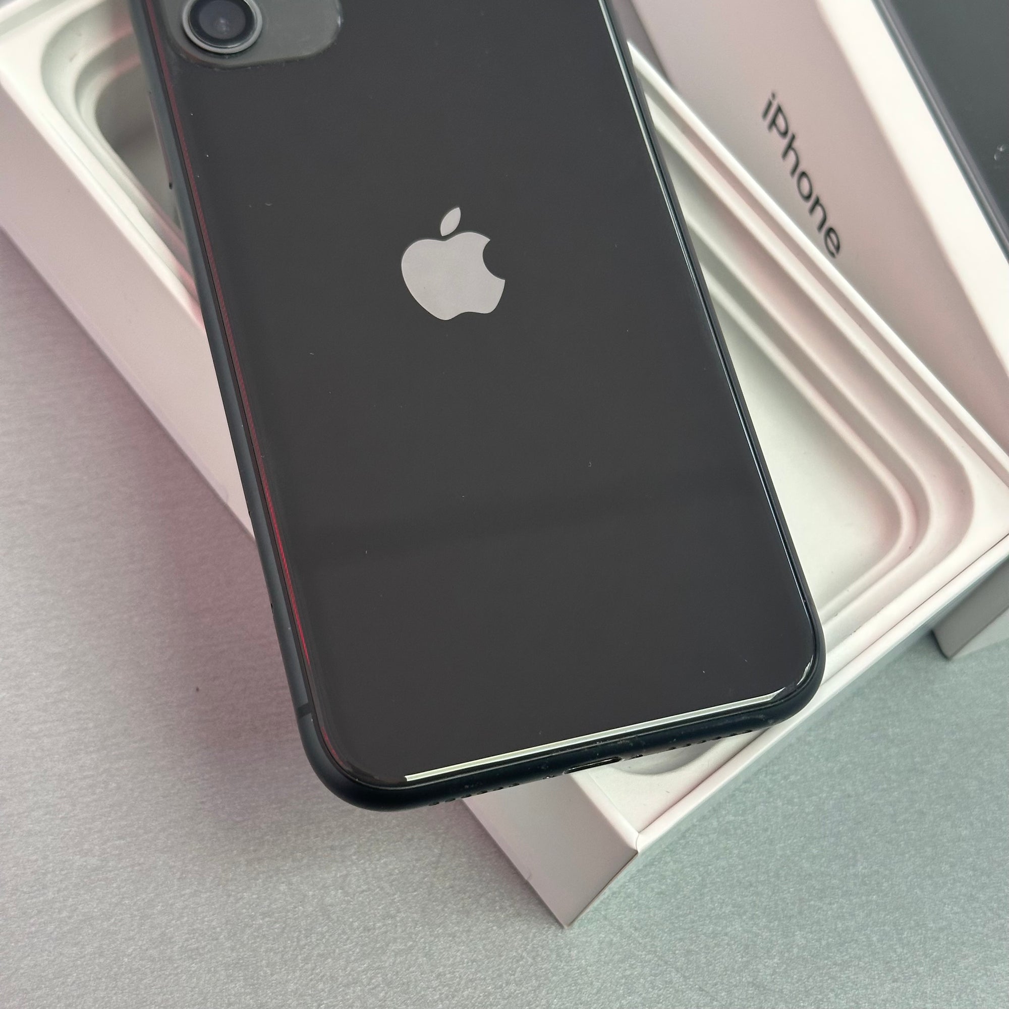 Apple iPhone 11 128GB Black - 100% Battery Health