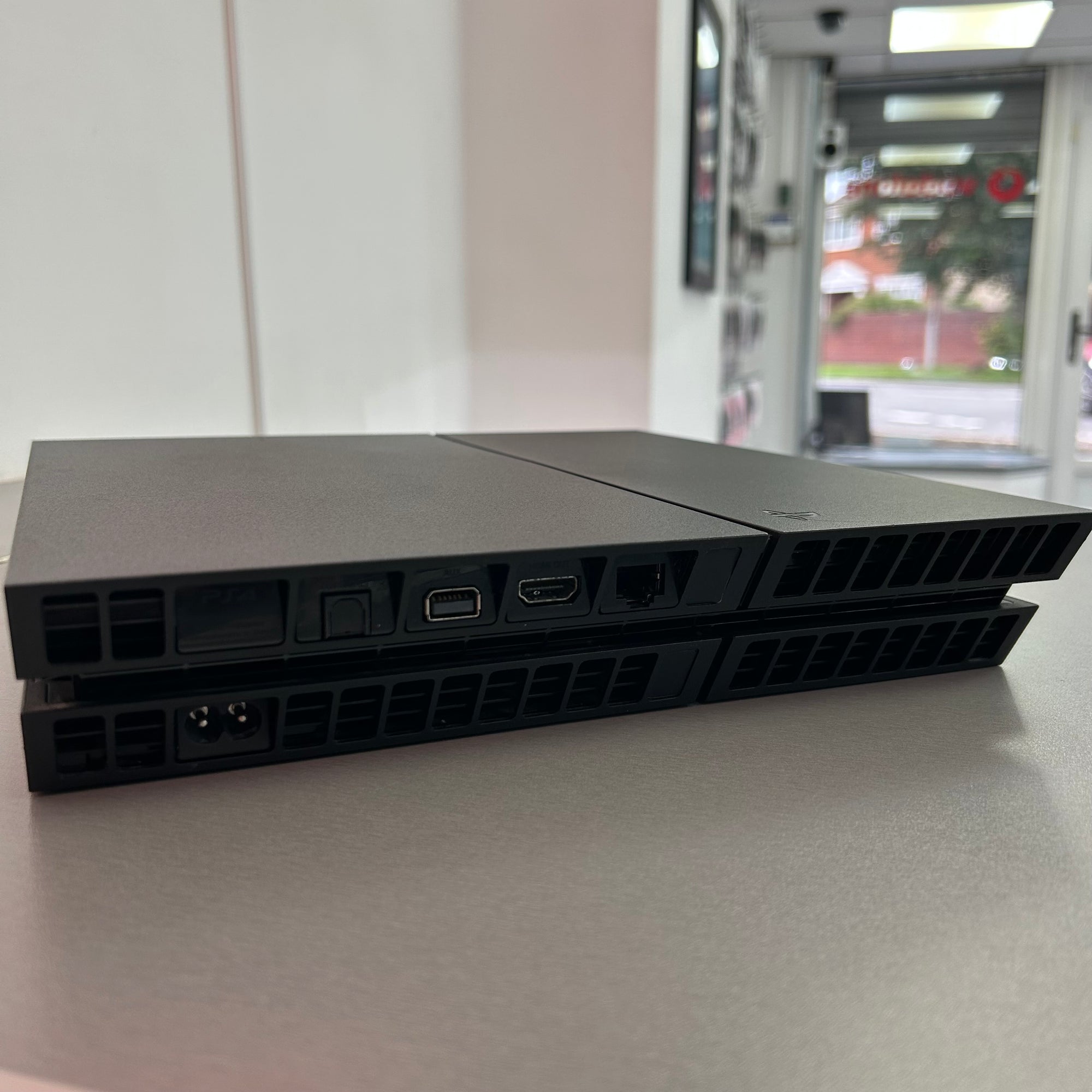 Original Sony Playstation 4 500GB - Accessories Included + 4 Free Games