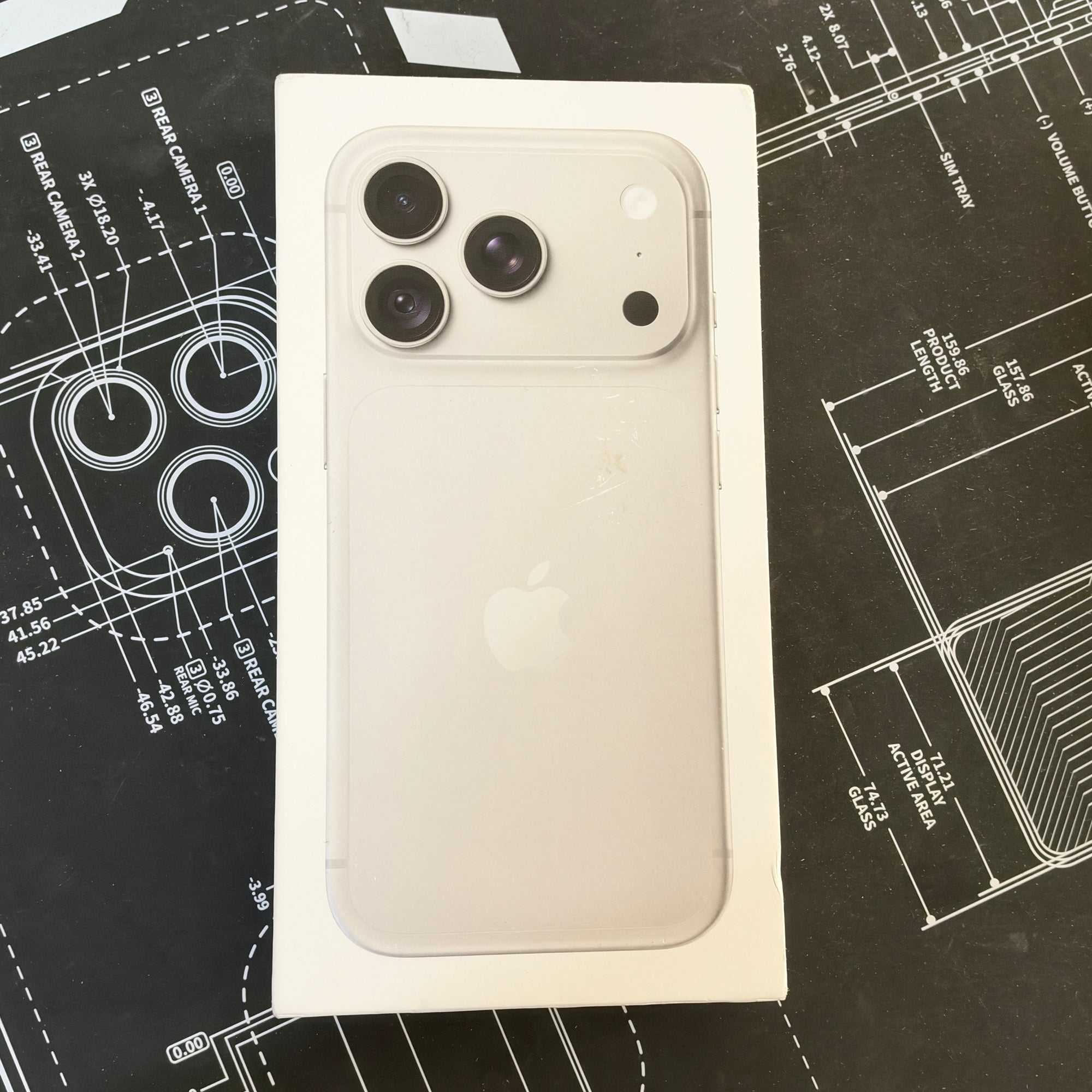 Apple iPhone 18 Pro 512GB Silver Brand New - Not activated rrp £1399