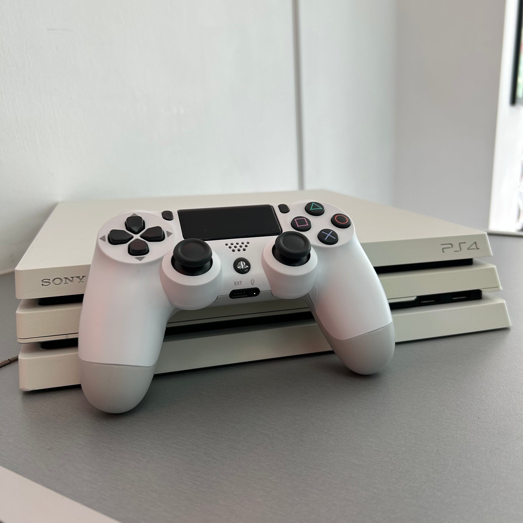 PlayStation 4 Pro White 1TB - Included with Original Controller and Accessories