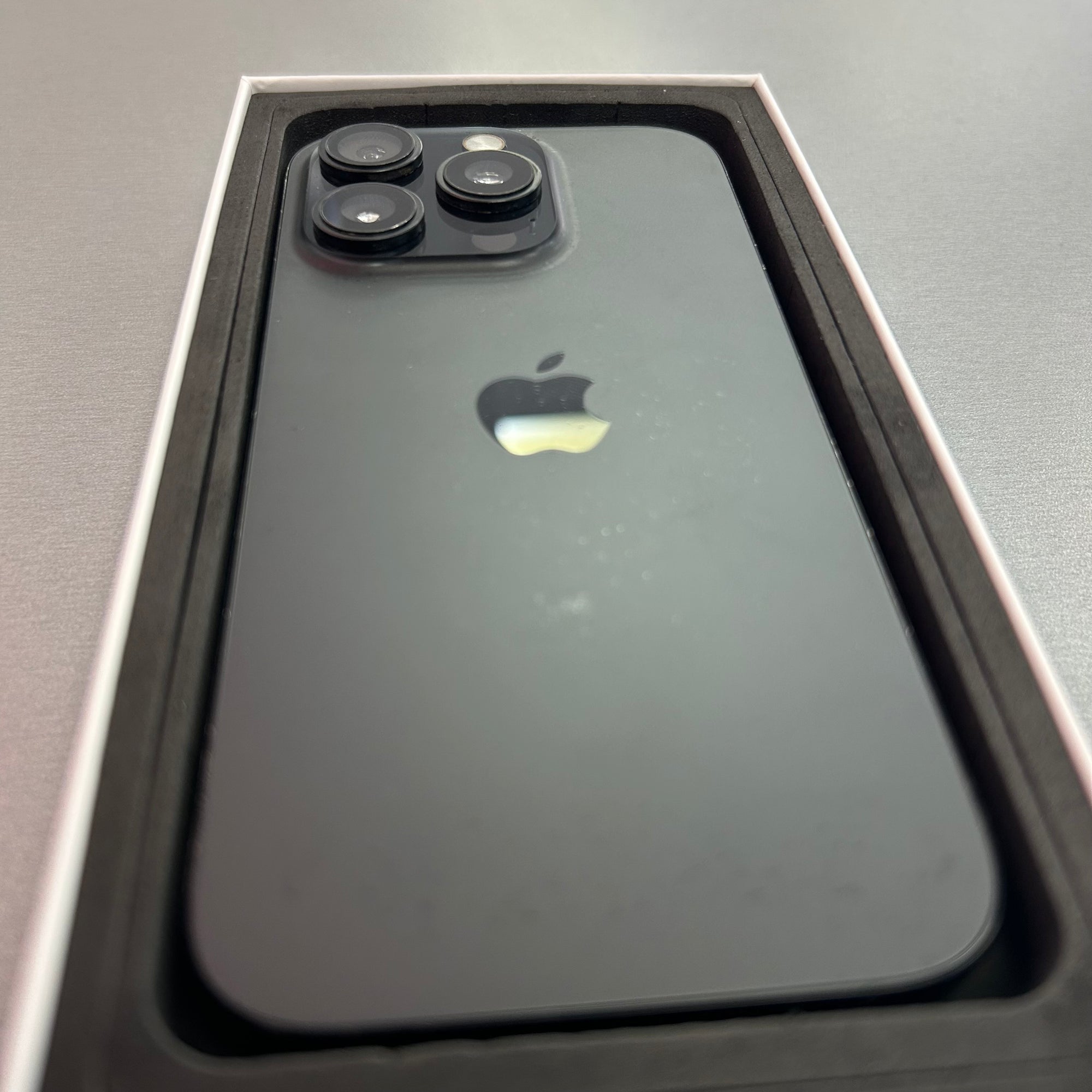 Apple iPhone 16 Pro Black Titanium 128GB - Original 100% Battery Health