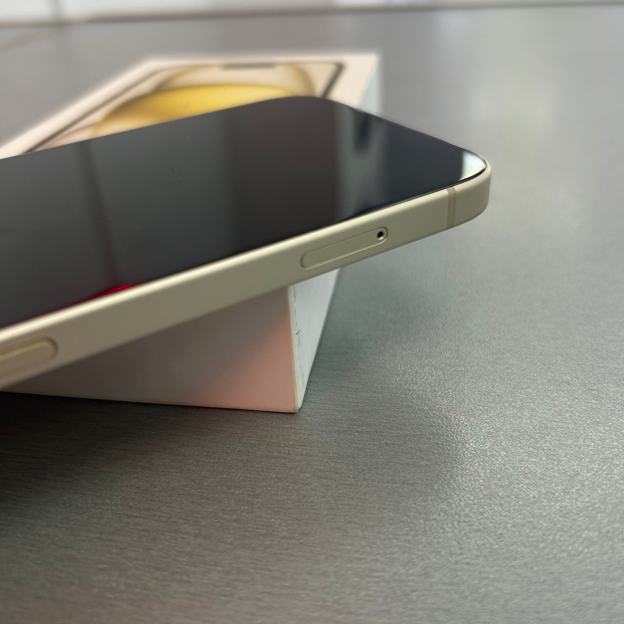 Apple iPhone 15 128GB Yellow