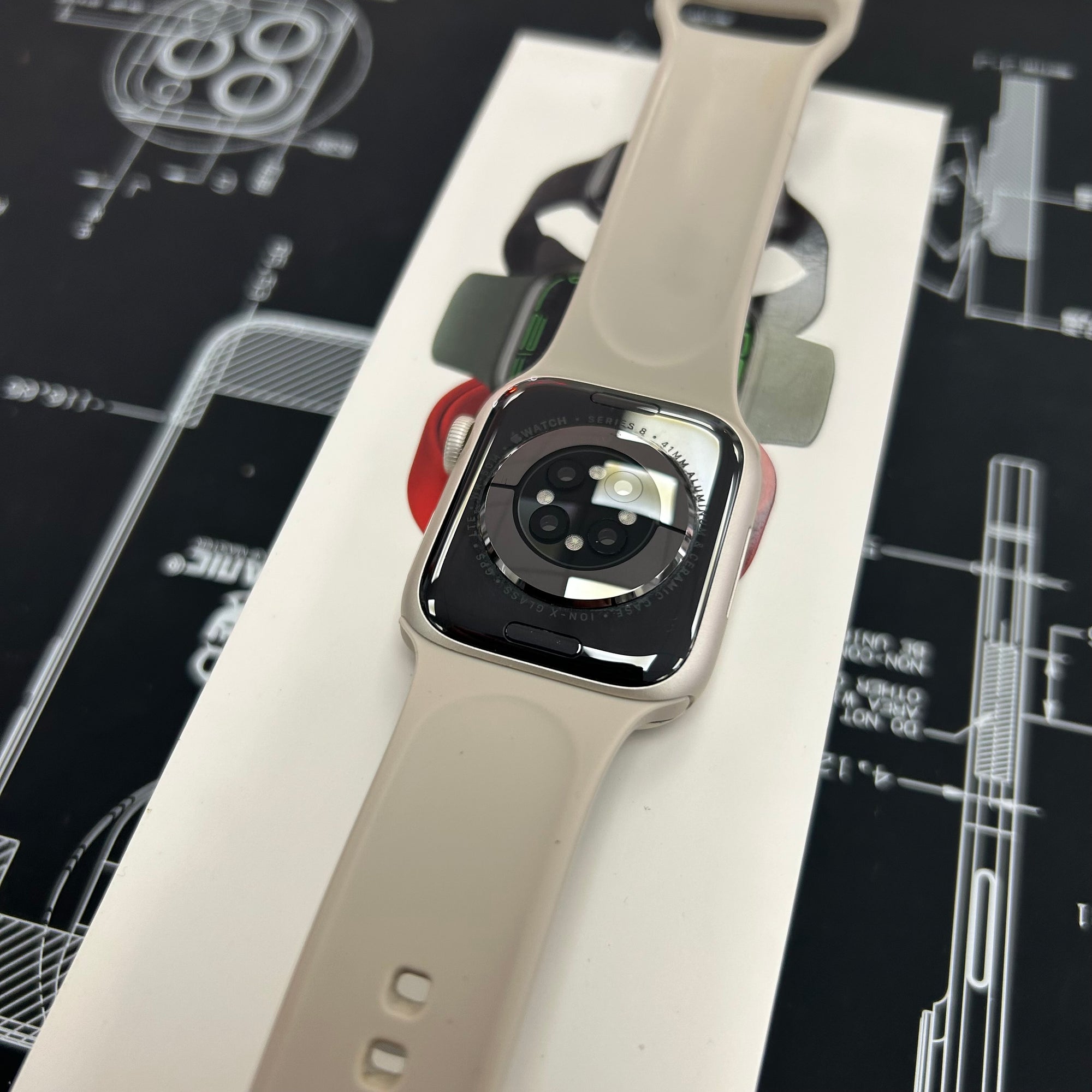 Apple Watch Series 8, 41mm GPS and Cellular Silver Aluminium Case &amp; White Sports Band
