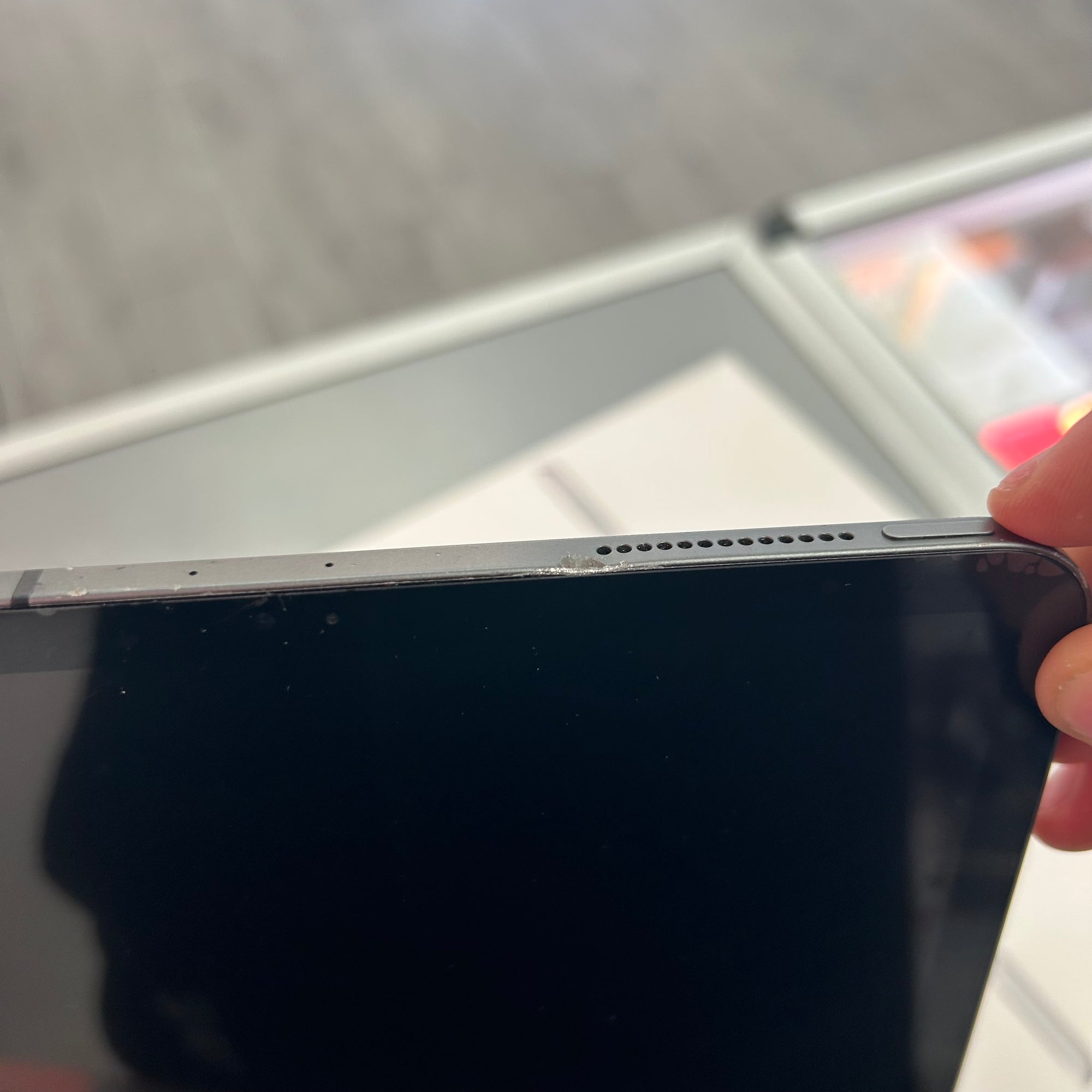 Apple iPad Pro 11 inch (1st Generation) 64GB Space Grey Wi-Fi &amp; Cellular