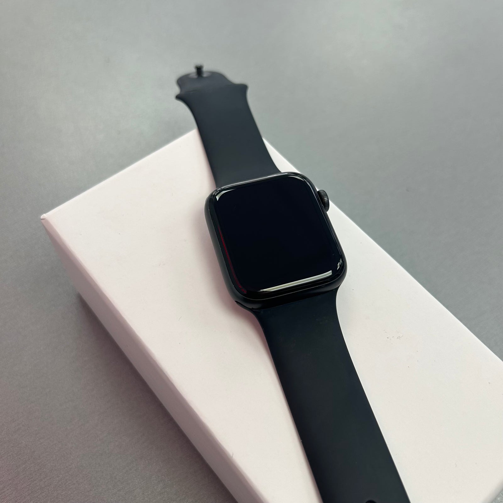 Apple Watch SE (1st Gen) 2020 44mm Black Aluminium Black Sports Band - WiFi & Cellular