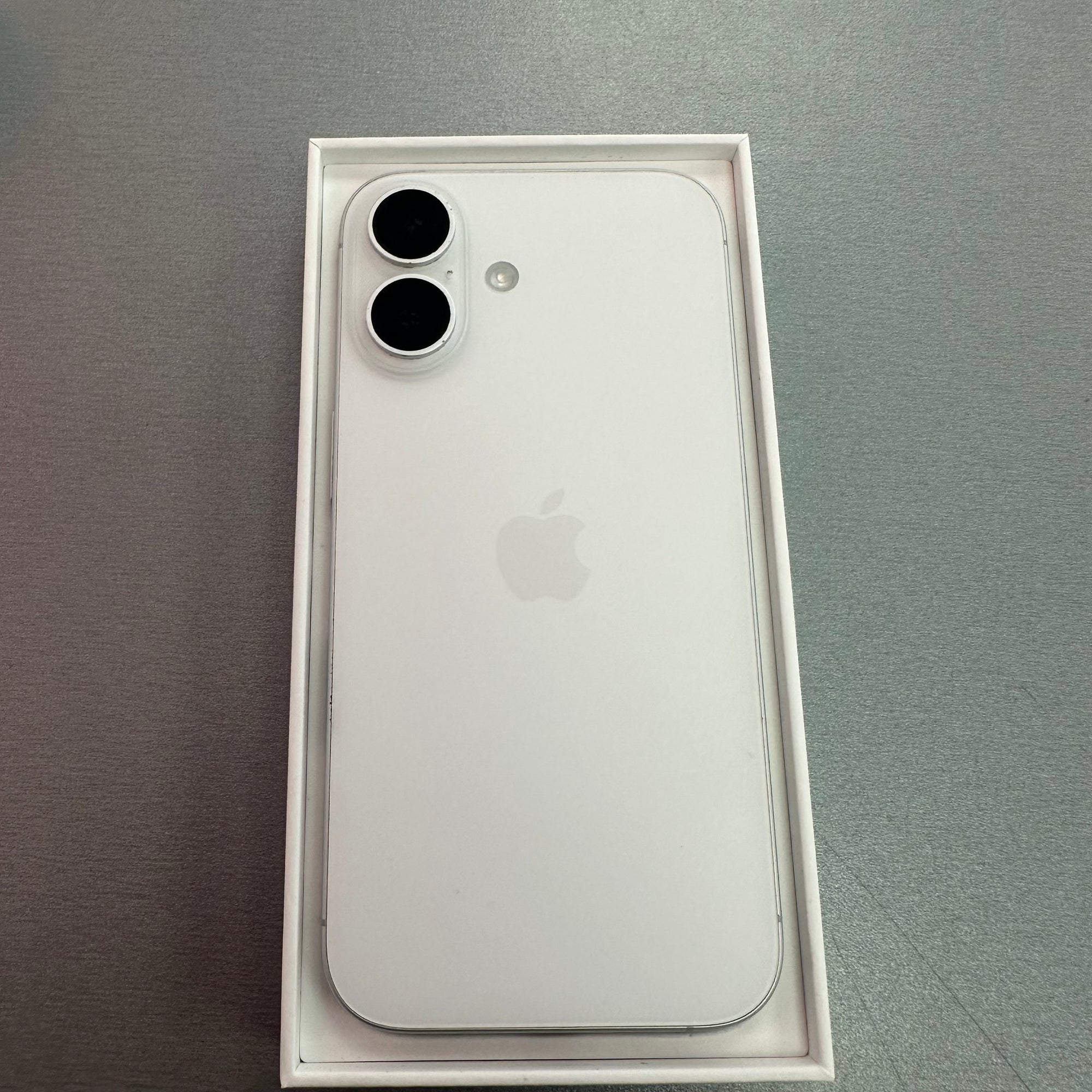 Apple iPhone 16 128GB white 94% Battery Health
