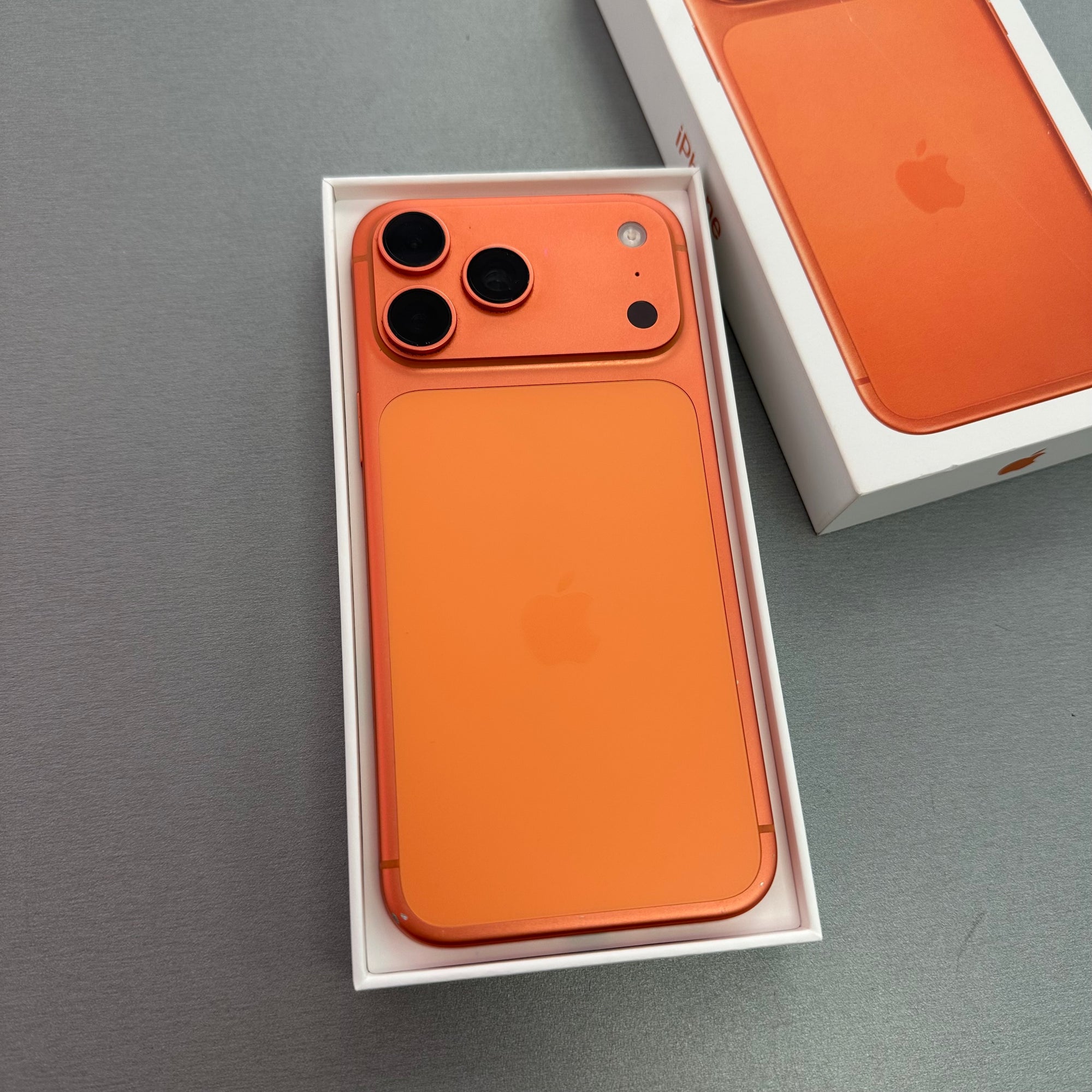 Apple iPhone 17 Pro Max 256GB Cosmic Orange - 99% Battery Health