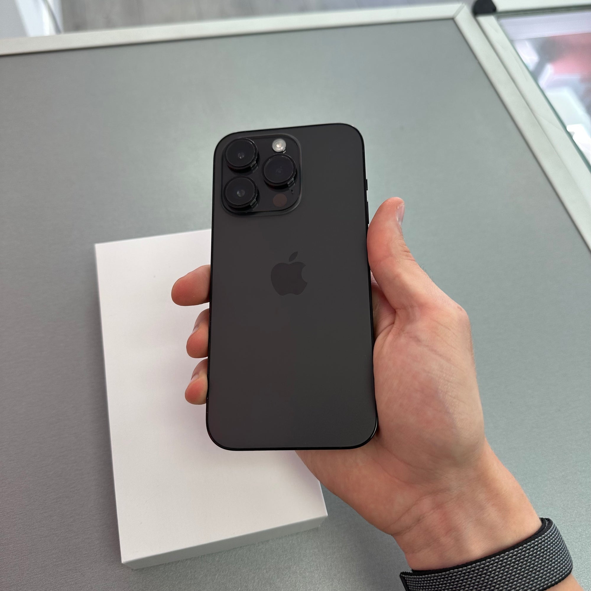 Apple iPhone 14 Pro - Space Black 256GB &amp; 100% Battery Health