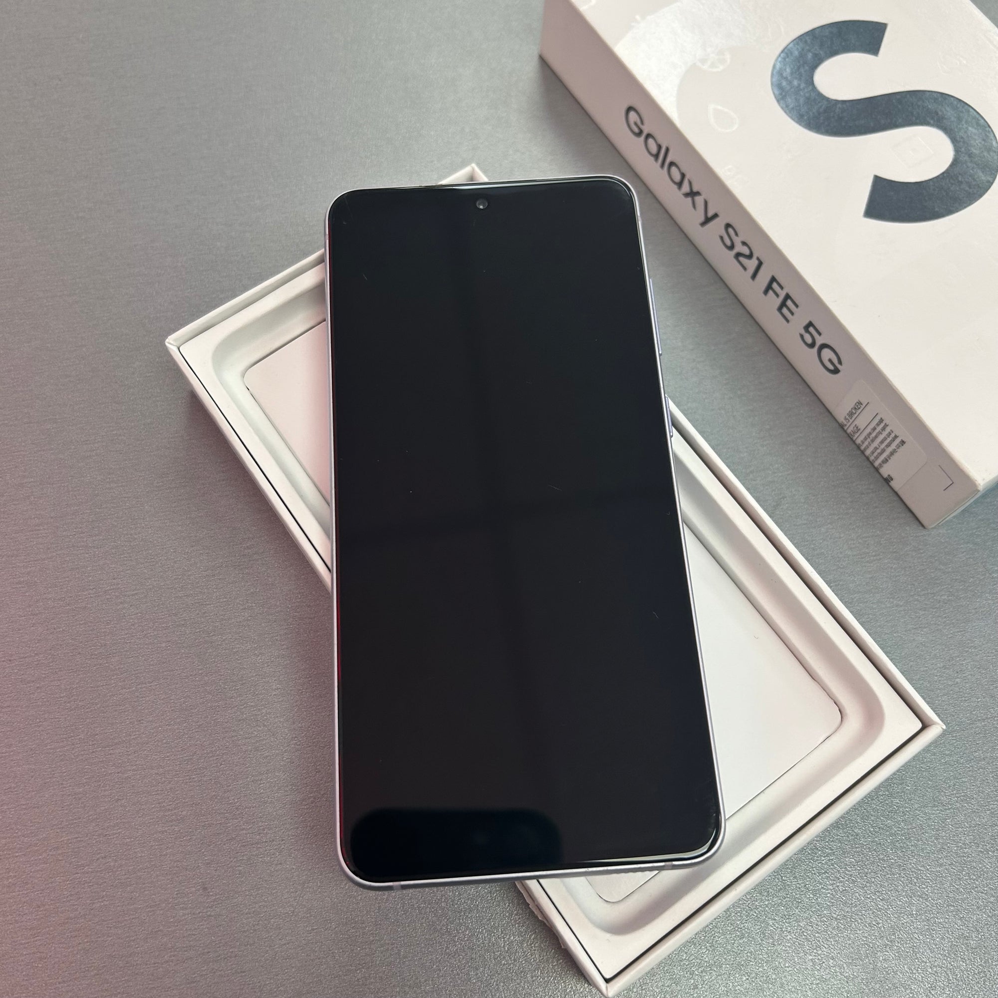 Samsung Galaxy S21 FE - Purple &amp; 128GB