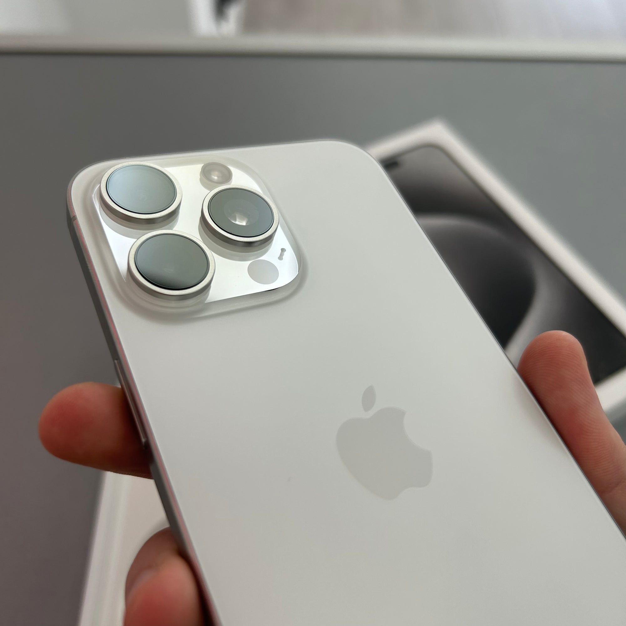 Apple iPhone 15 Pro Max 256GB White Titanium- 100% Battery Health