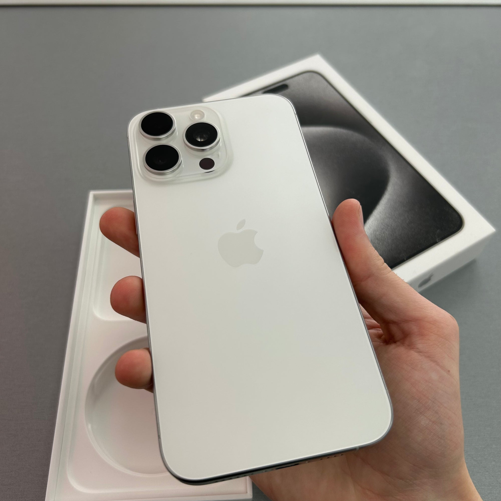 Apple iPhone 15 Pro Max 256GB White Titanium- 100% Battery Health