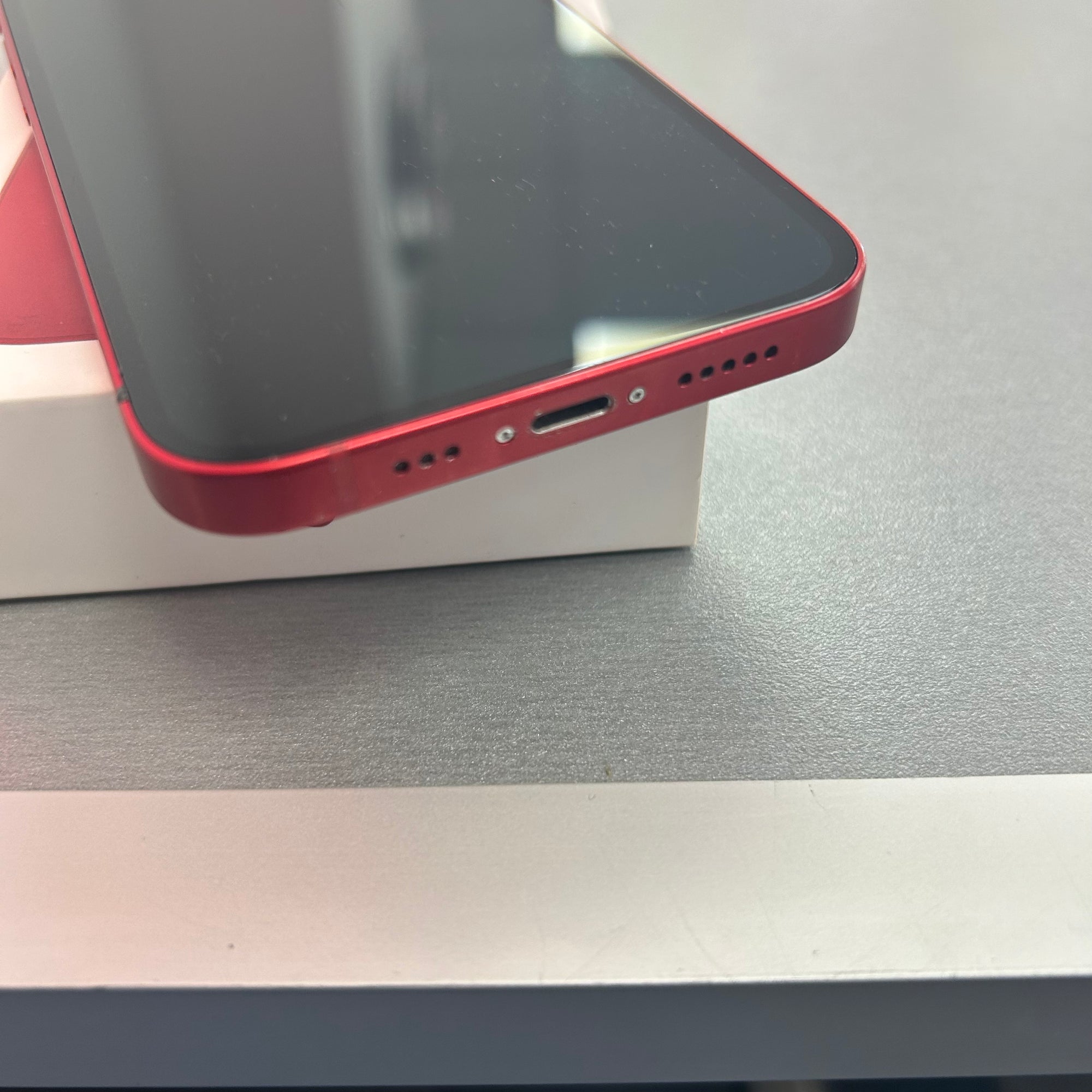 Apple iPhone 13 128GB Red - 100% Battery Health
