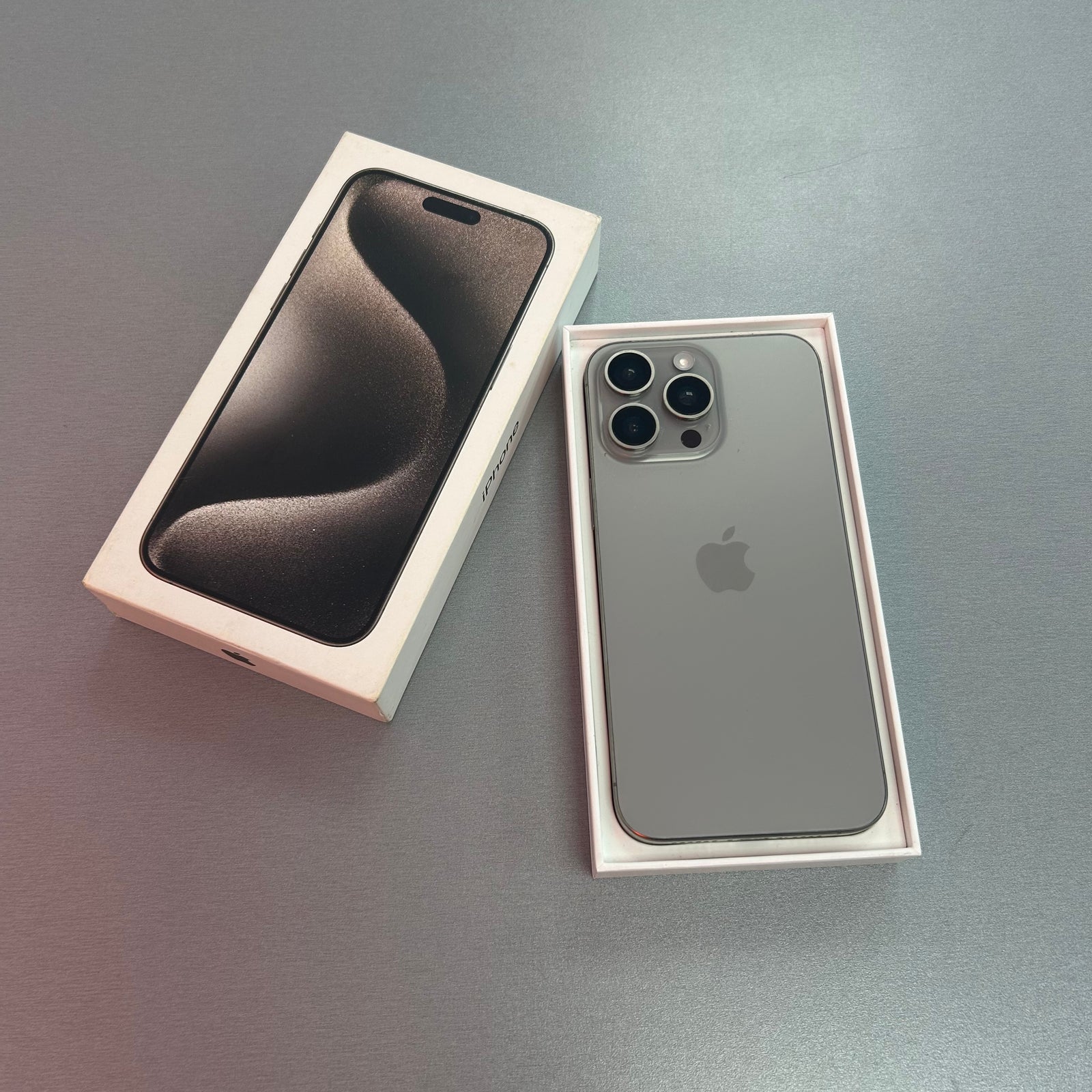 Apple iPhone 15 Pro Max 256GB Natural Titanium - 100% Battery health