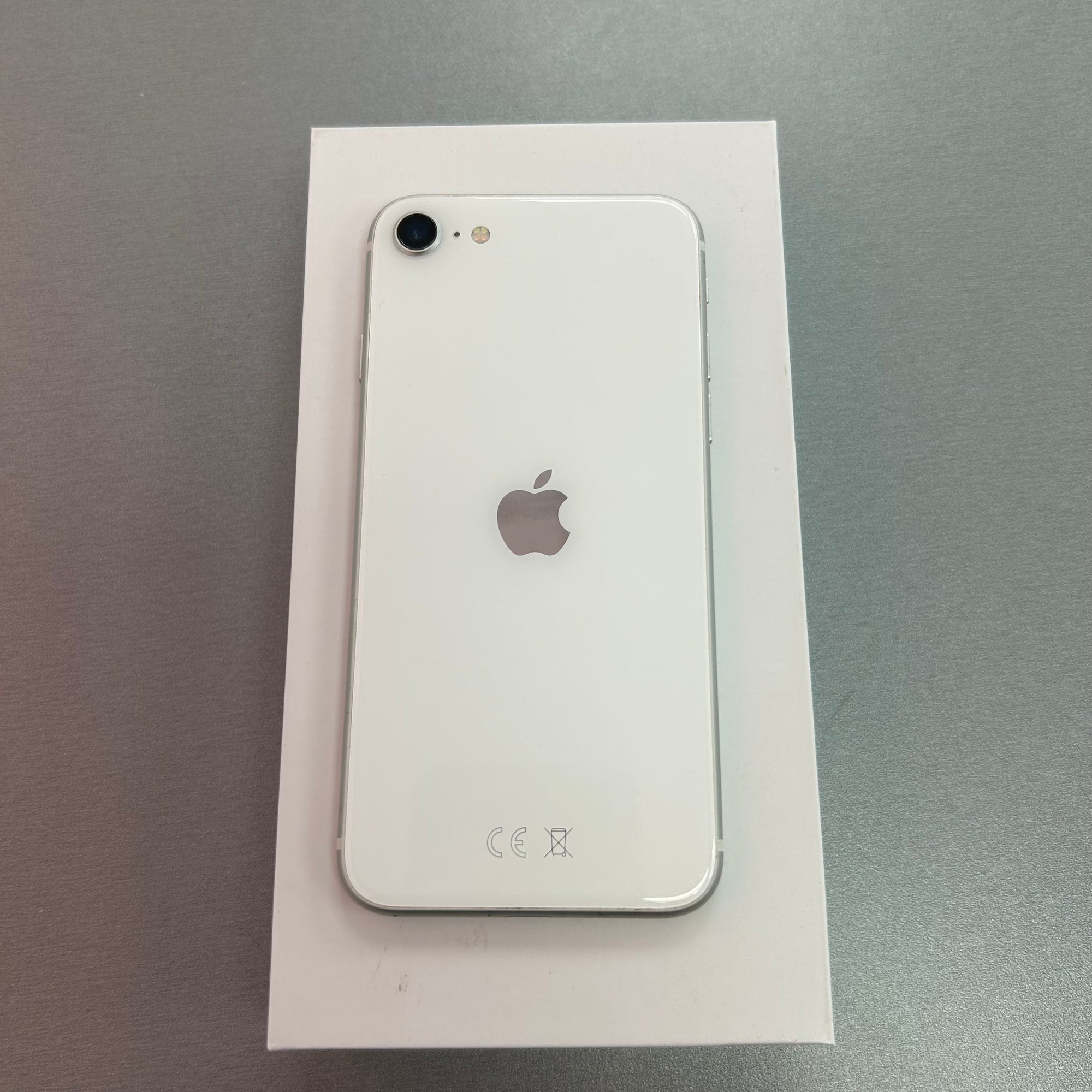 Apple iPhone SE 2020 White 64GB - 100% Battery Health
