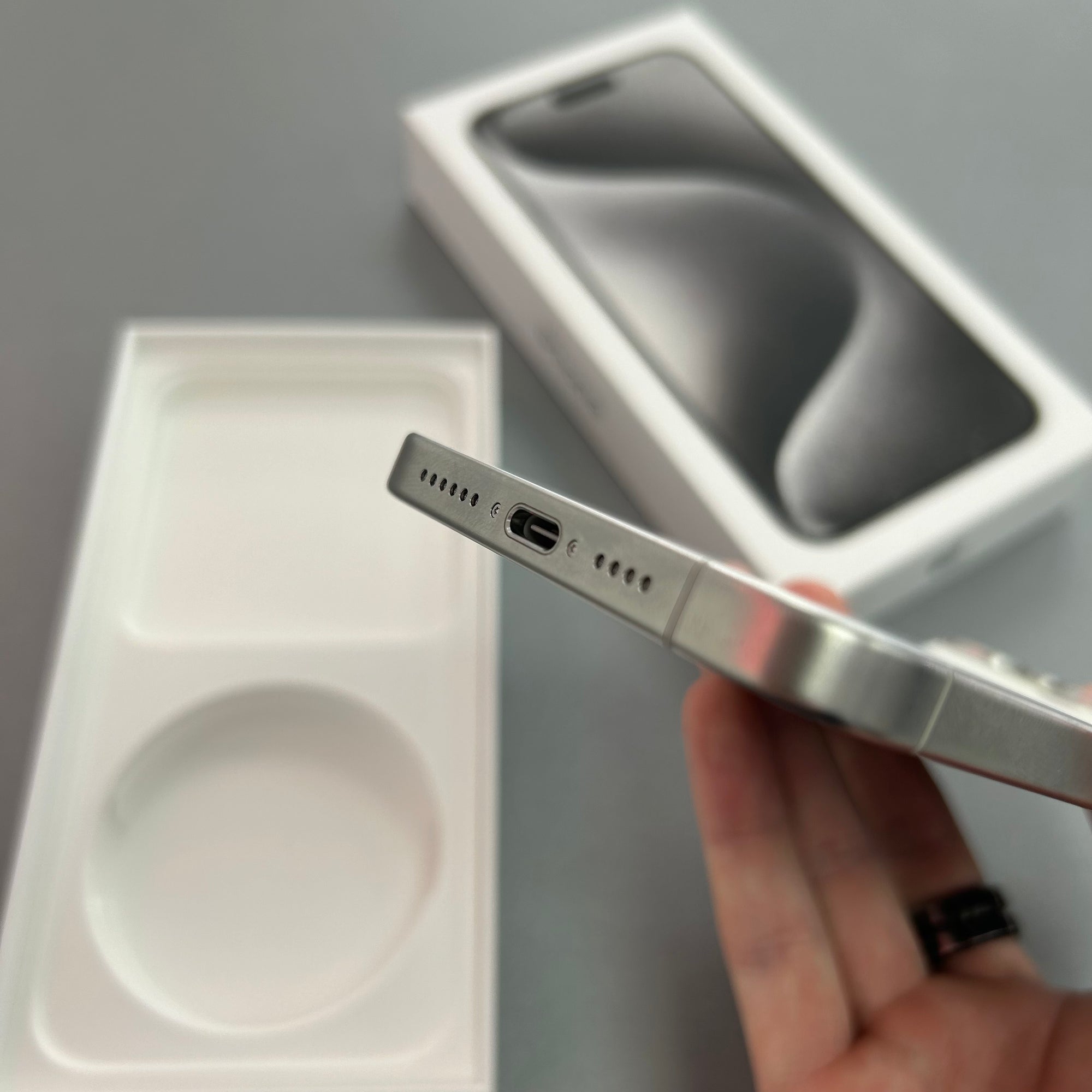 Apple iPhone 15 Pro Max 256GB White Titanium- 100% Battery Health