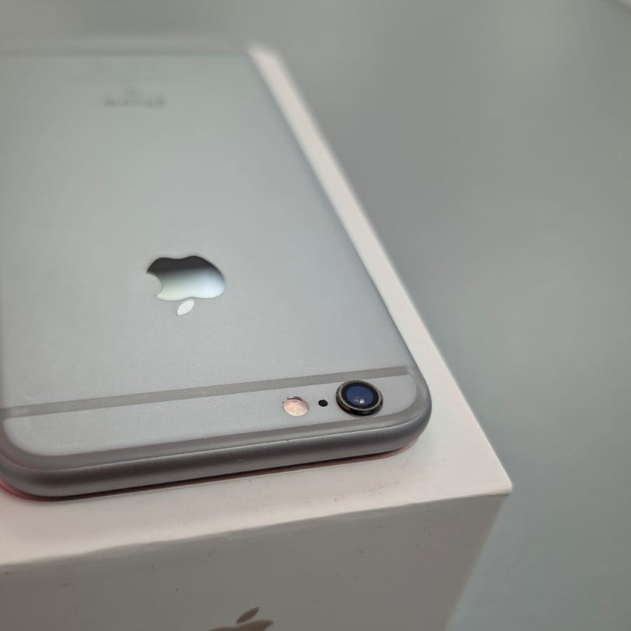 Apple - iPhone 6s Silver SIMフリー 2台セット BNIB Apple iPhone 6s Plus A1687 16GB + 2GB Silver Factory