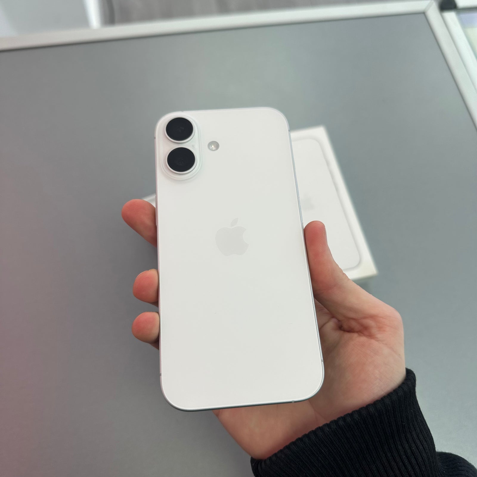 Apple iPhone 17 256GB White - 91% Battery Health