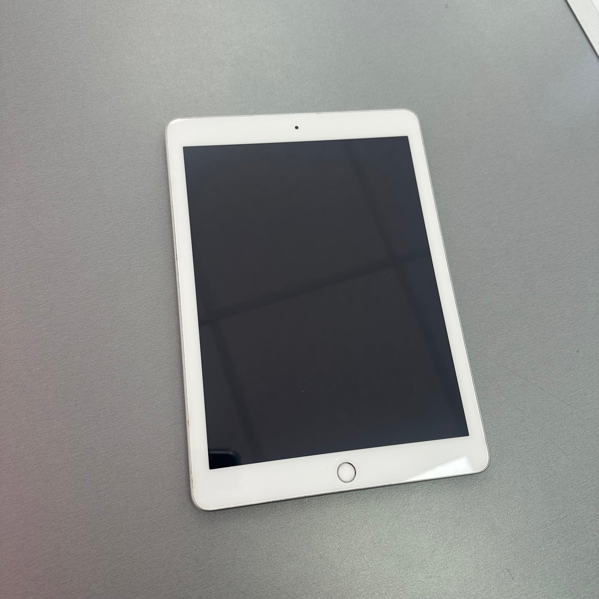 Apple iPad 5th Generation 128GB WiFi Silver