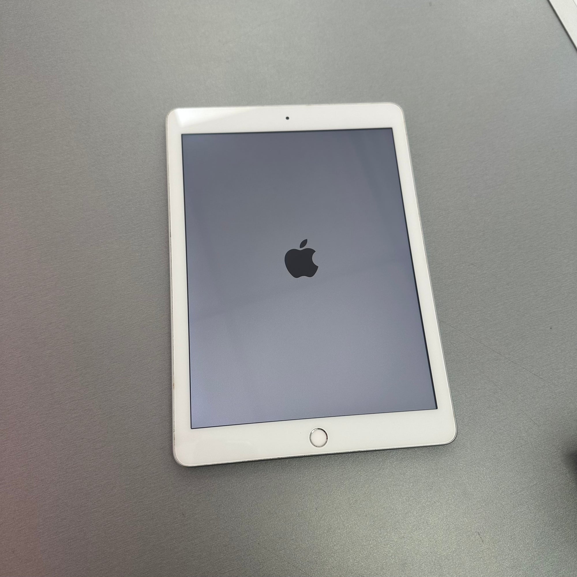 Apple iPad 5th Generation 128GB WiFi Silver